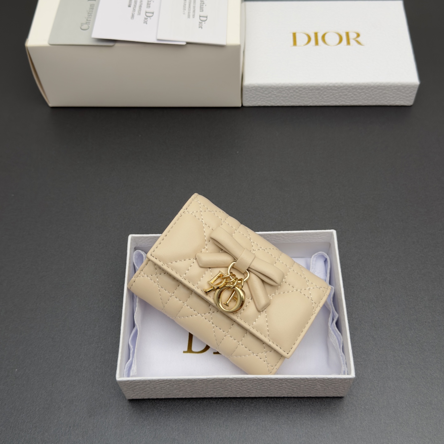 [Dior] 디올 Lady Freesia 레이디 프리지아 까나쥬 램스킨 지퍼 미니 지갑 / S2607