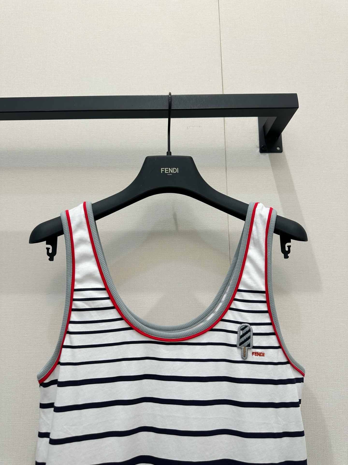 펜디(FENDI) 마린 스트라이프 니트 베스트 의류