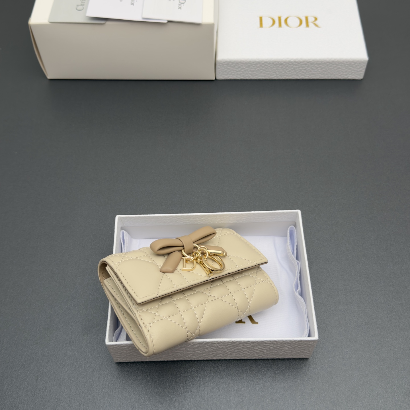 [Dior] 디올 Lady Freesia 레이디 프리지아 까나쥬 램스킨 지퍼 미니 지갑 / S2607