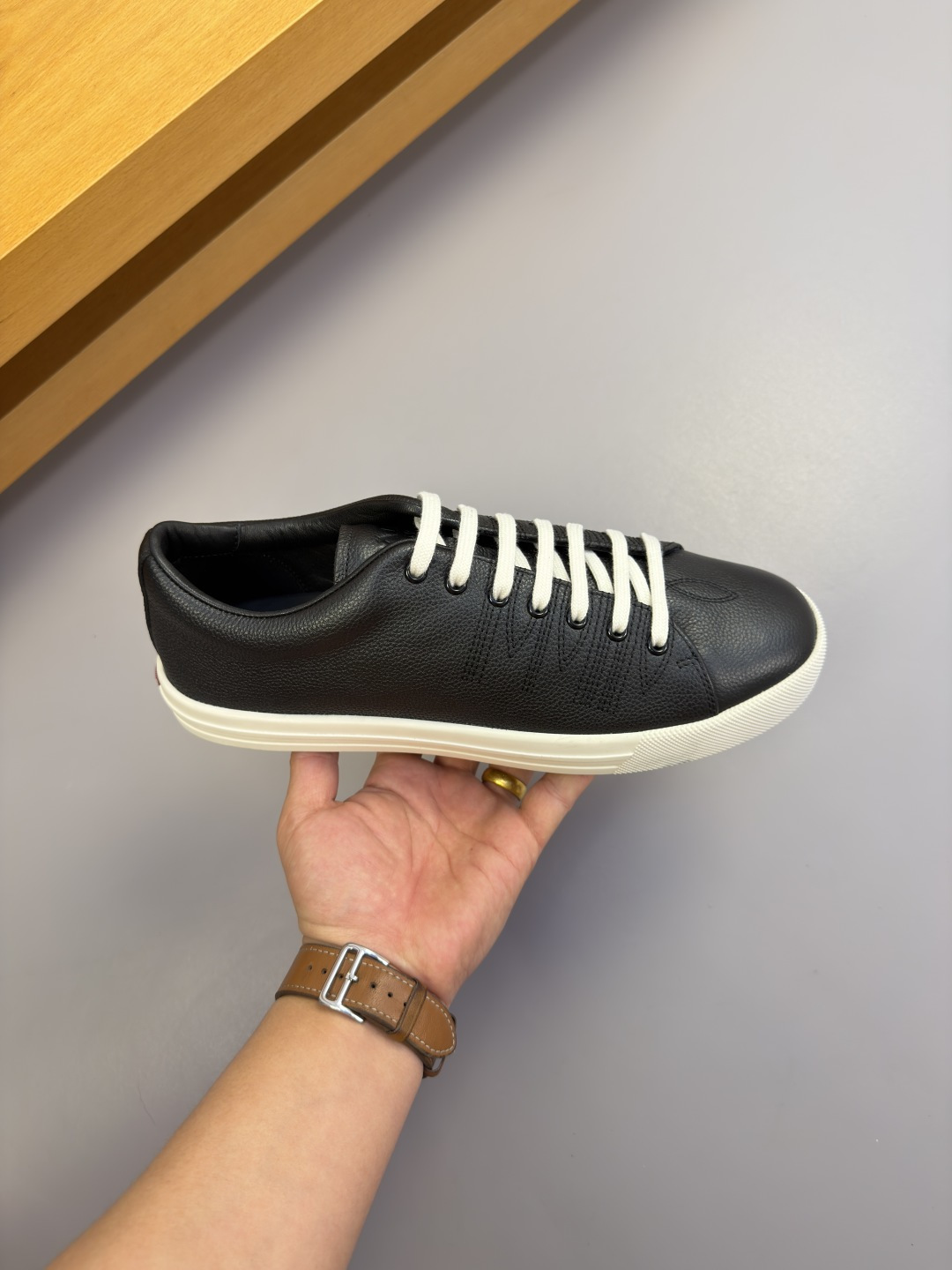 [Prada] 프라다 자수 엠블럼 리치 가죽 스니커즈 신발