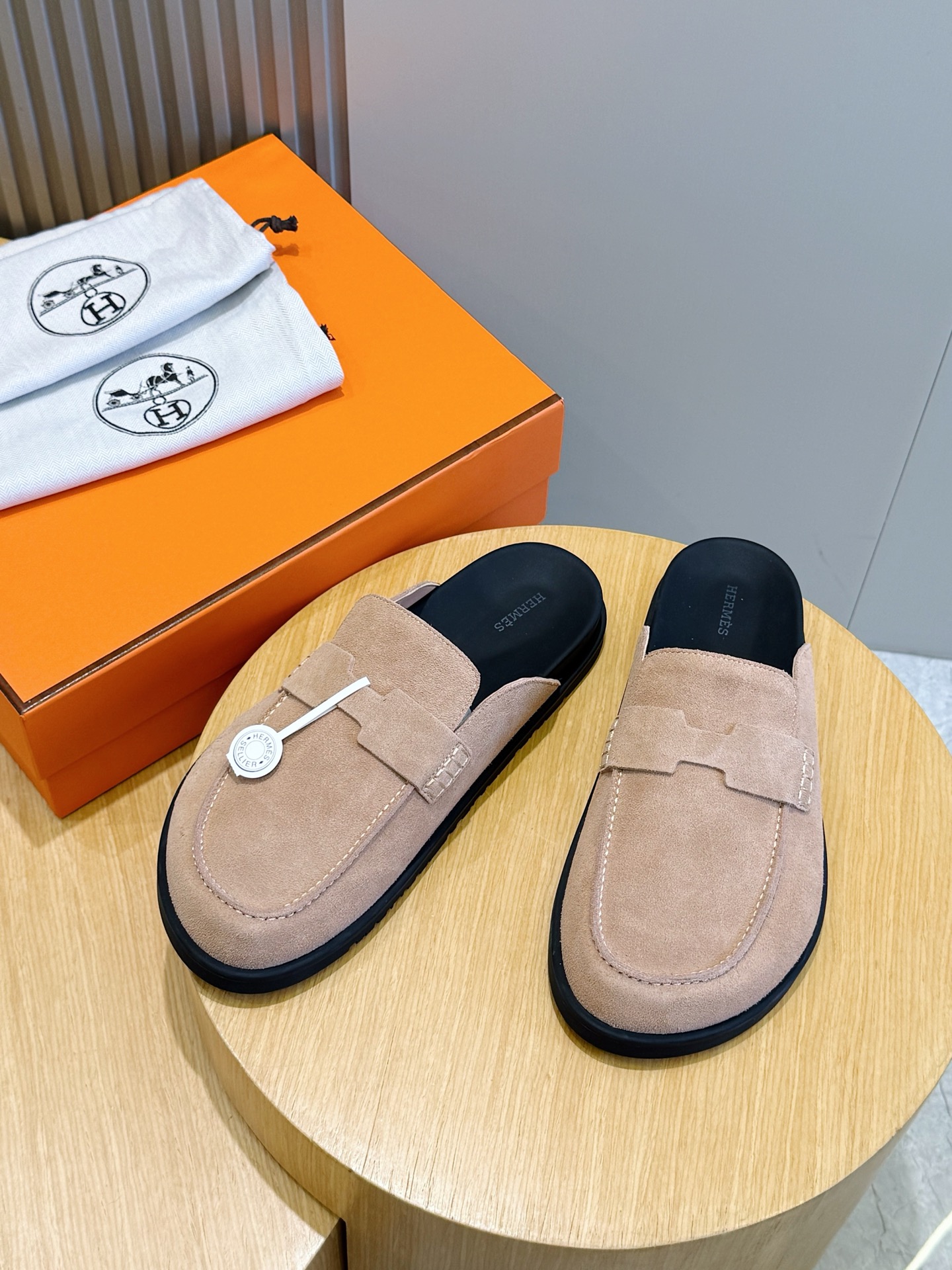 Hermes 에르메스 H 로고 스웨이드 뮬 슬리퍼 신발