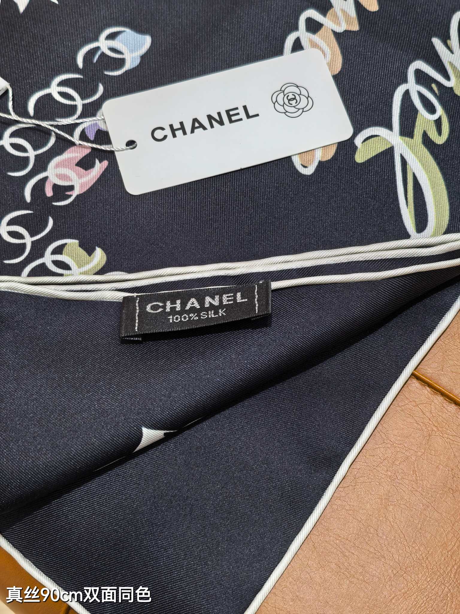 샤넬(CHANEL) 로고 레터링 실크 목도리 스카프
