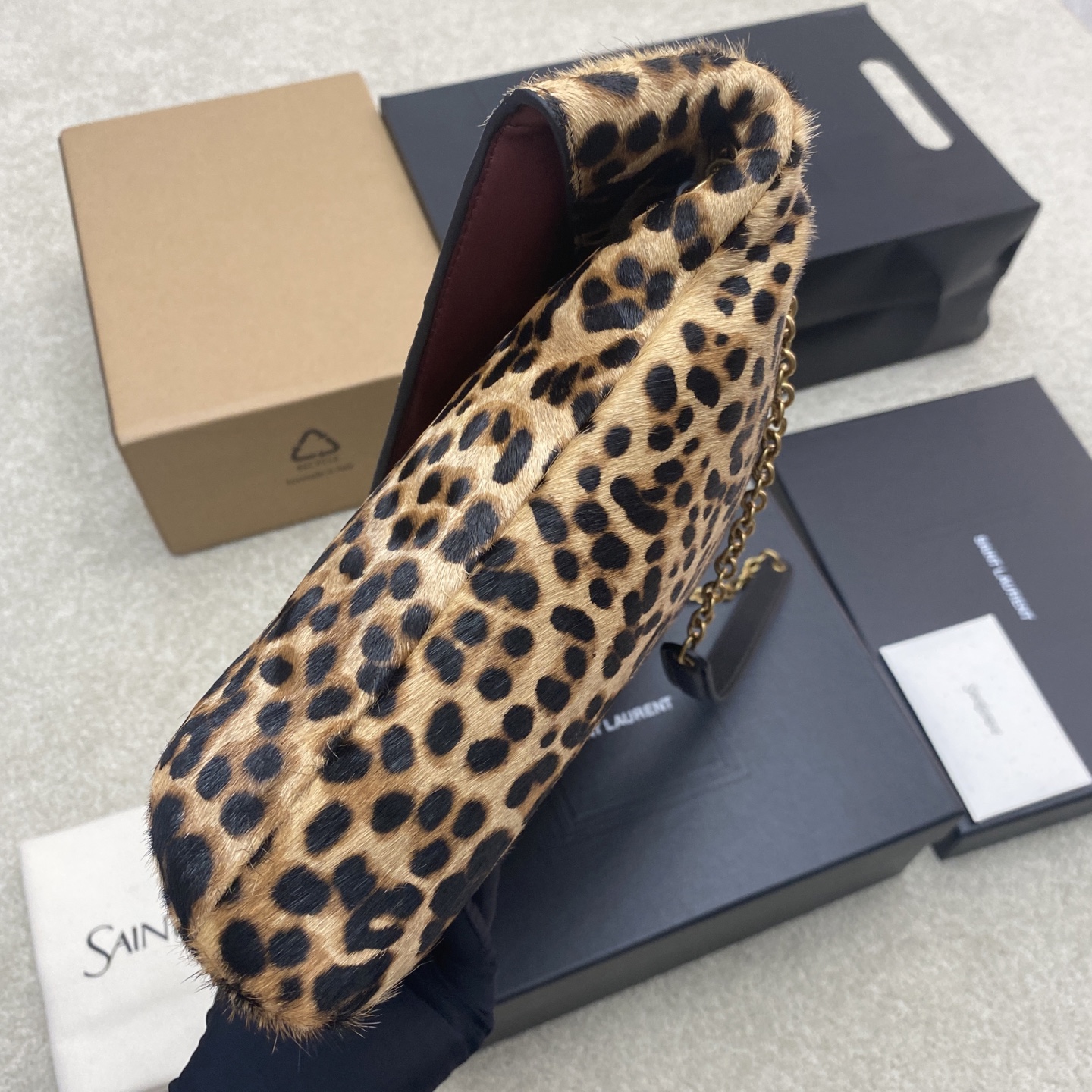 YSL 생로랑 엔벨로프(Envelope) 대형 레오파드 숄더백 가방
