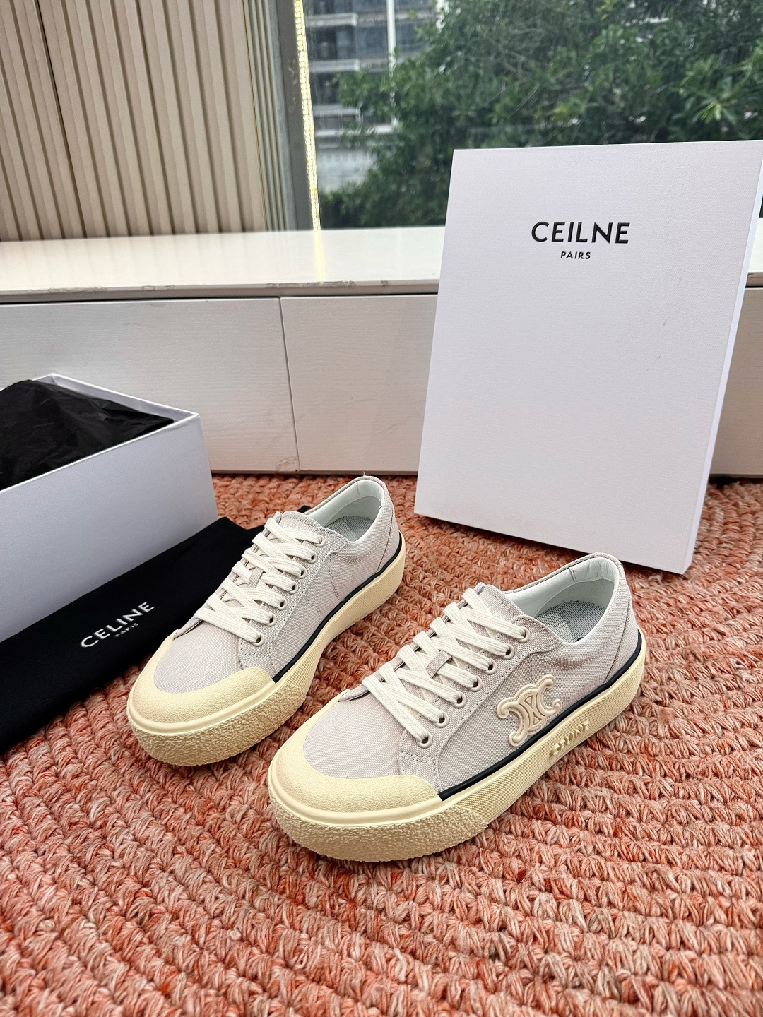 셀린느(CELINE) 트리오페 로고 플랫폼 캔버스 스니커즈 신발