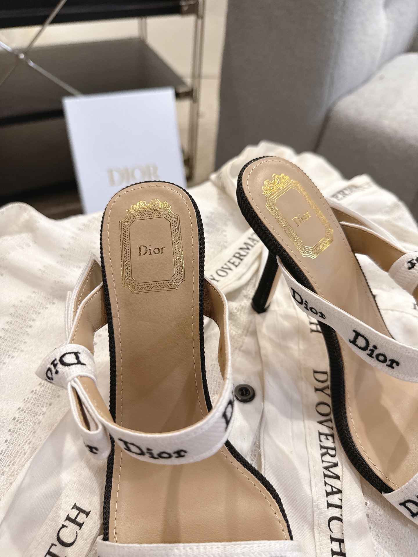 디올(DIOR) 자디올 로고 리본 스퀘어토 하이힐 샌들 신발