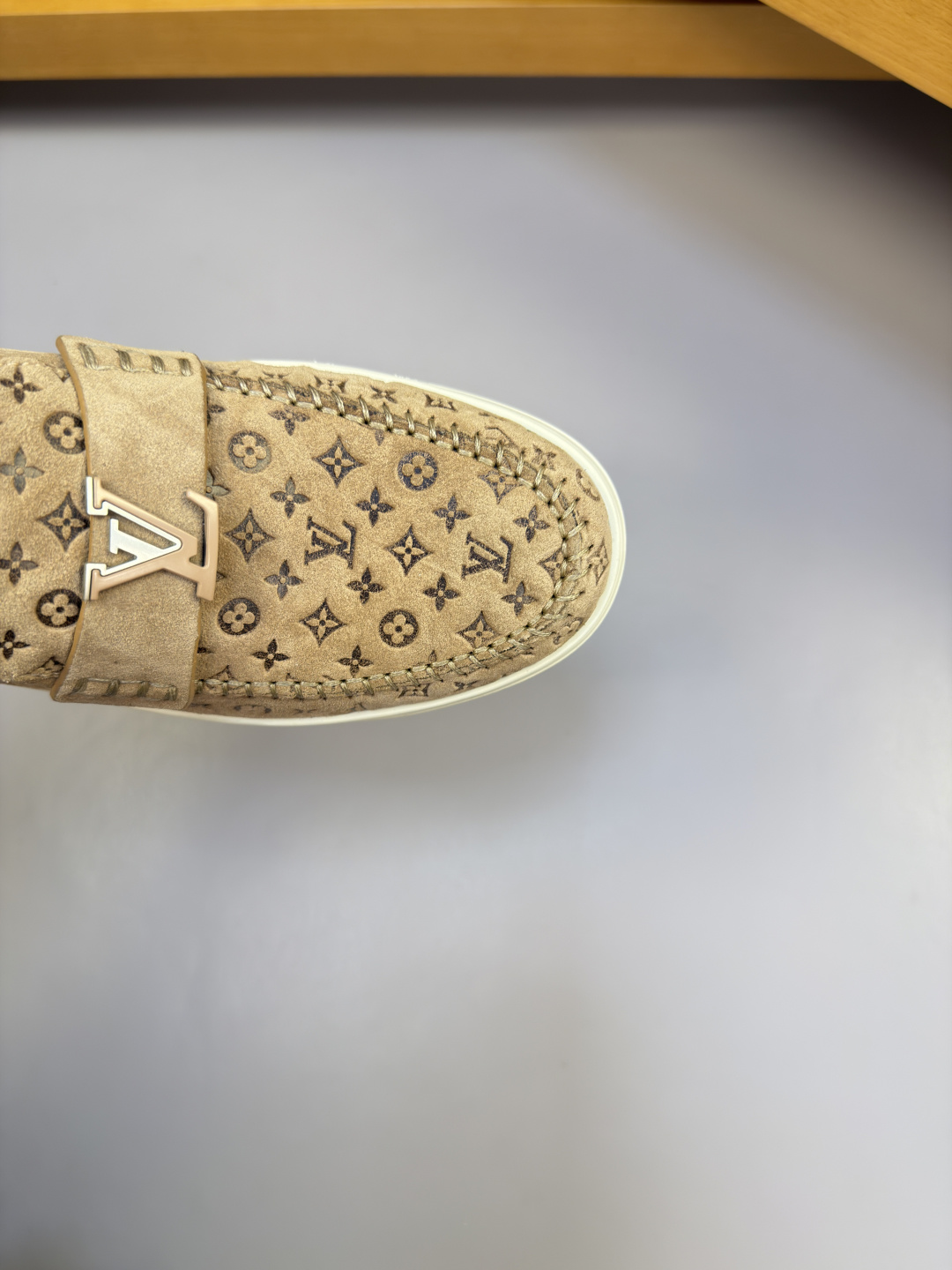 [Louis Vuitton] LV 루이비통 프리미엄 스웨이드 엠보싱 메탈버클 캐주얼 로퍼 신발