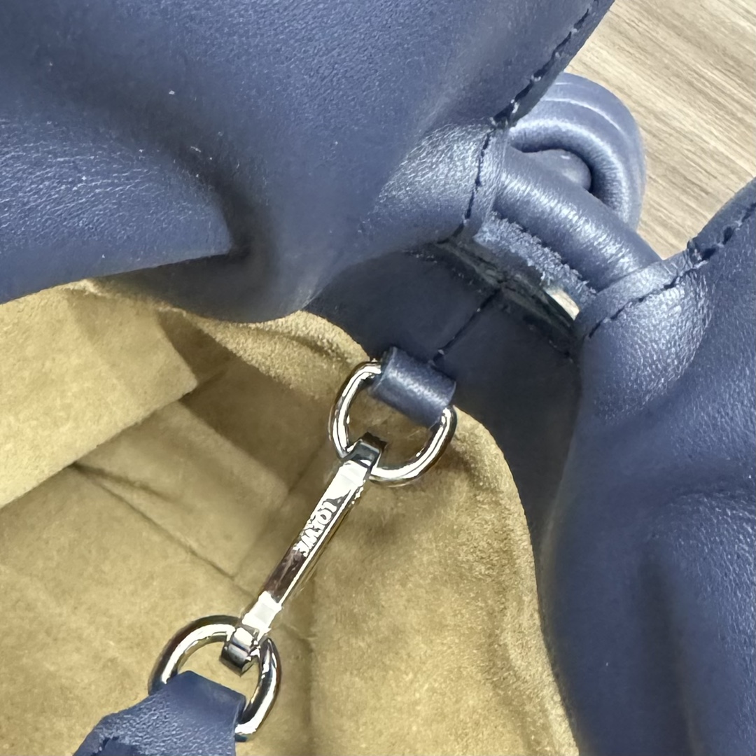 LOEWE 로에베 Flamenco 플라멩코 나파 카프스킨 숄더/클러치백 (미디엄) 가방 / 262386