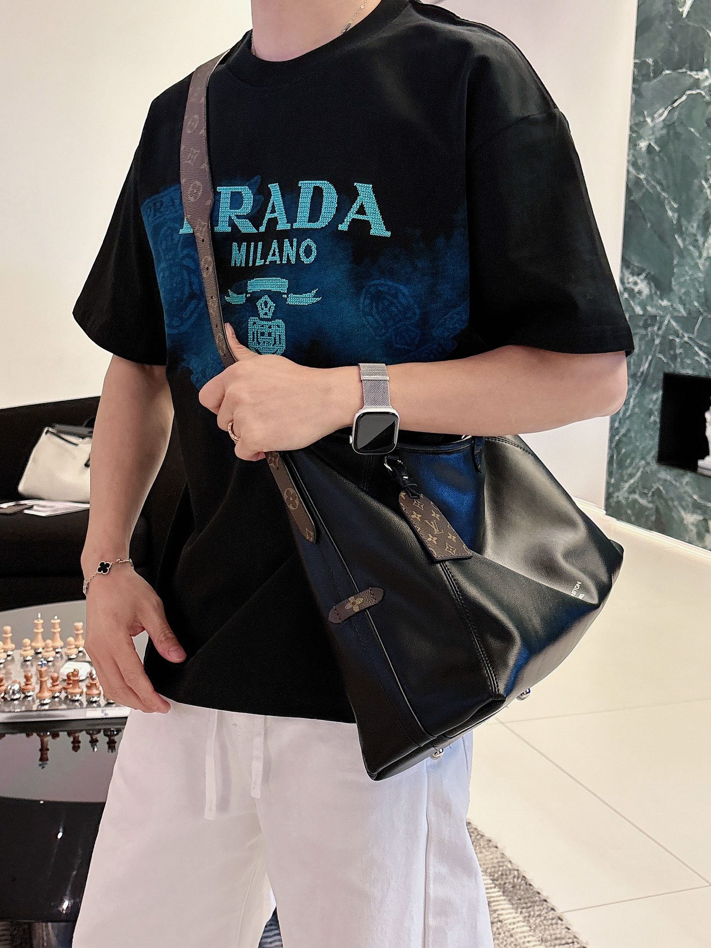 프라다(PRADA) 자수 로고 반팔 티셔츠 상의 의류