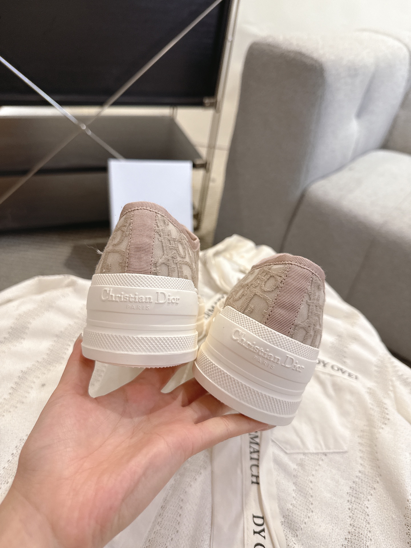 디올(DIOR) 메쉬 자수 레이스업 로우탑 스니커즈 신발