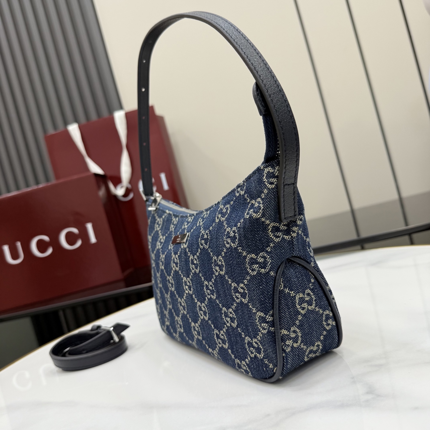 [Gucci] 구찌 (Generation) 워시드 GG 데님 호보백 가방