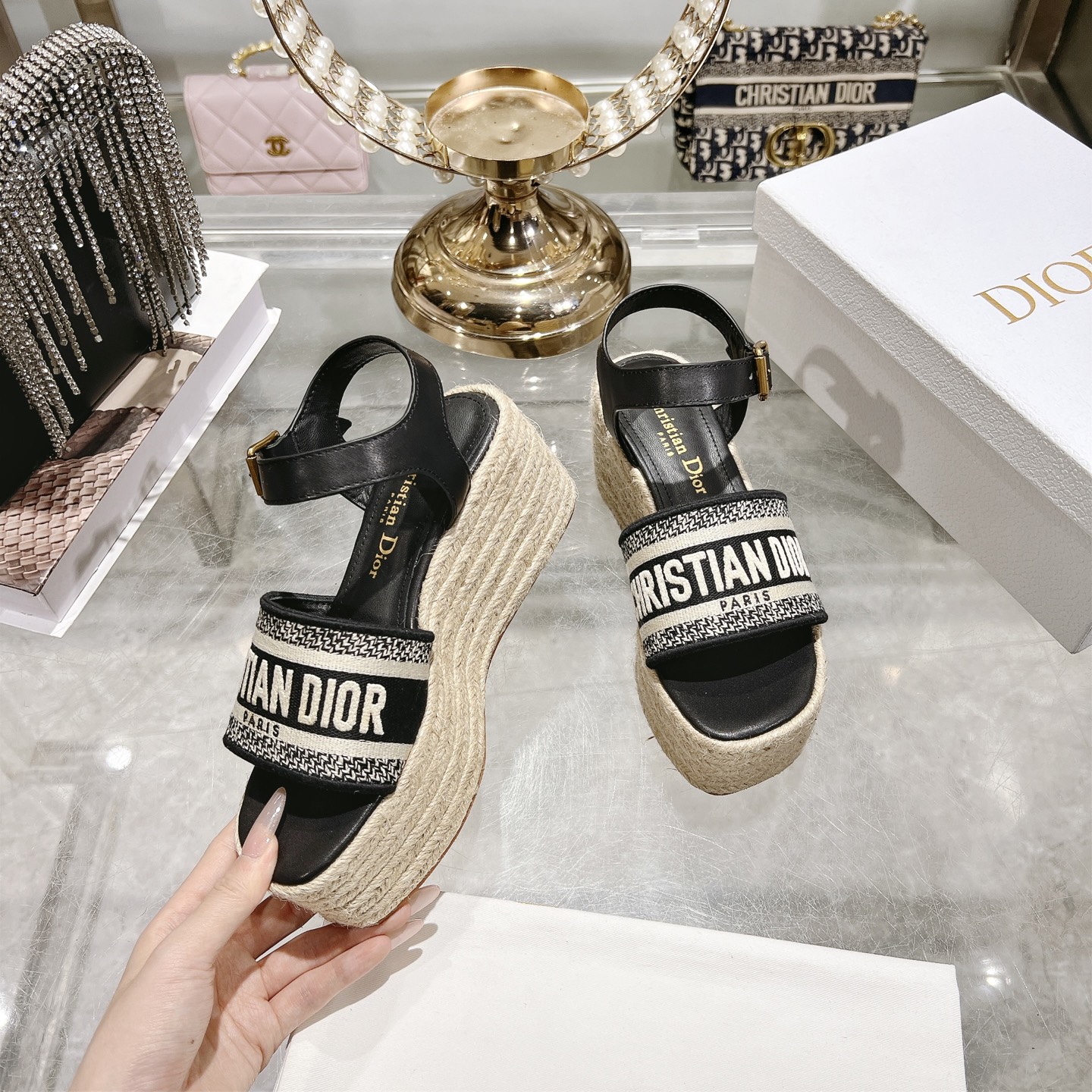 디올(DIOR) Dway 로고 밴드 앵클 스트랩 웨지 샌들 신발