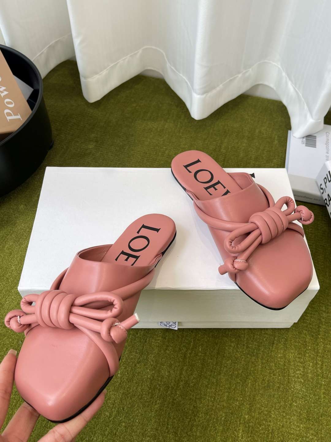 로에베(LOEWE) 매듭 스트랩 백리스 슬리퍼 신발