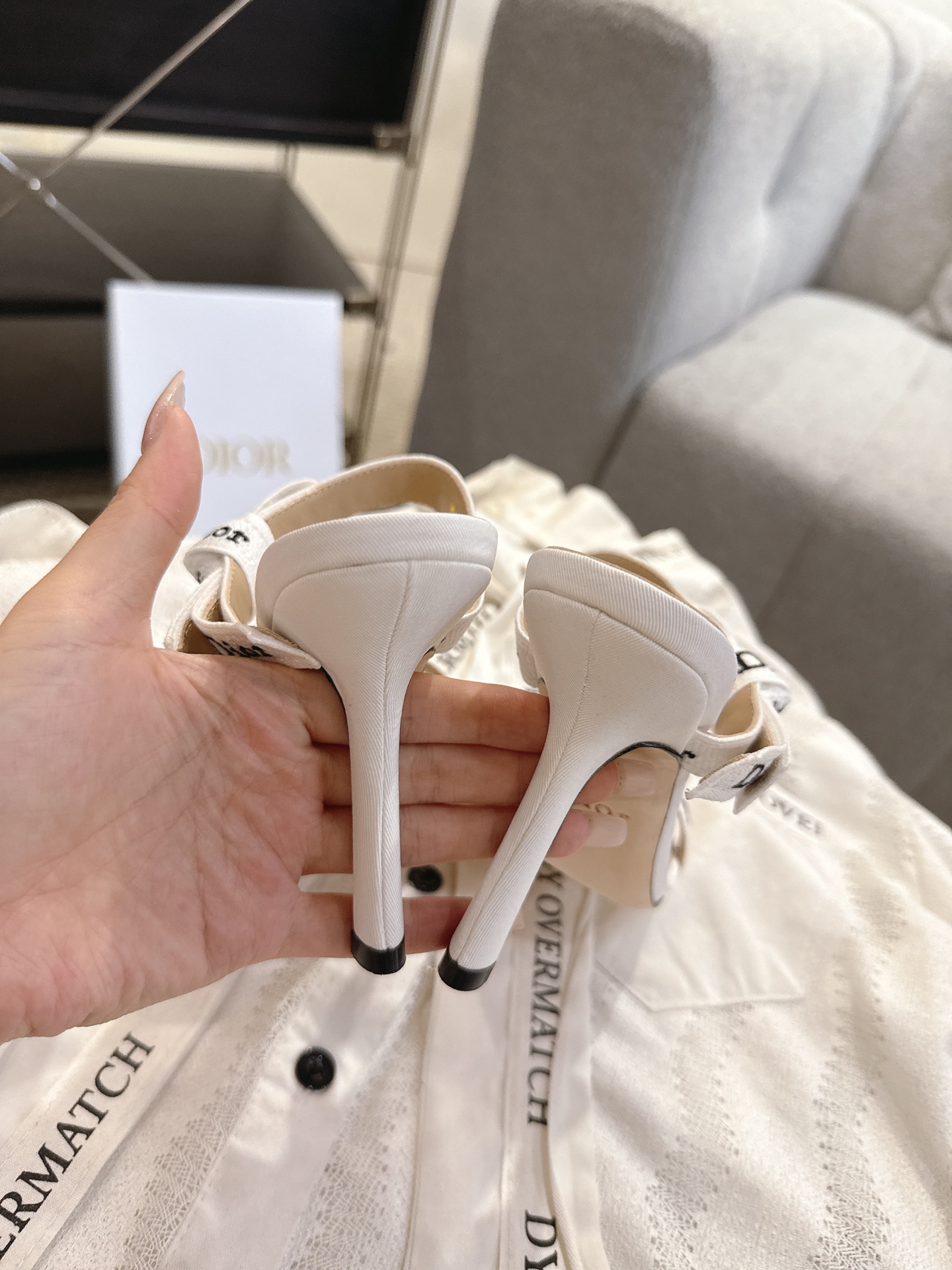 디올(DIOR) 자디올 로고 리본 스퀘어토 하이힐 샌들 신발