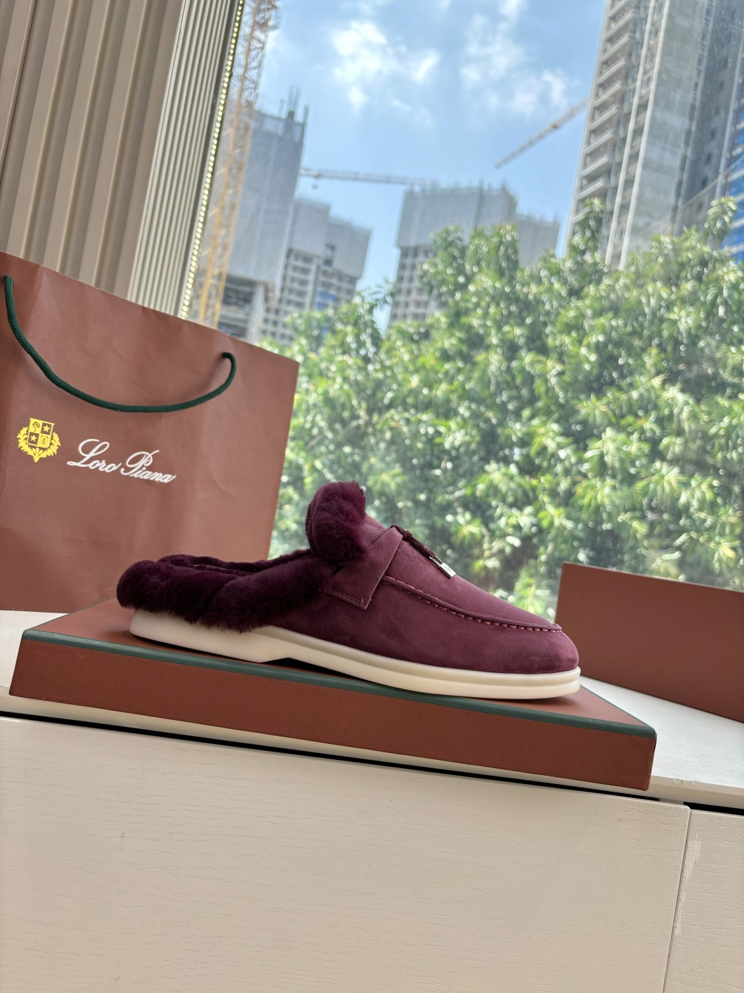 로로피아나(Loro Piana) 커플 퍼 트리밍 스웨이드 뮬 슬리퍼 신발