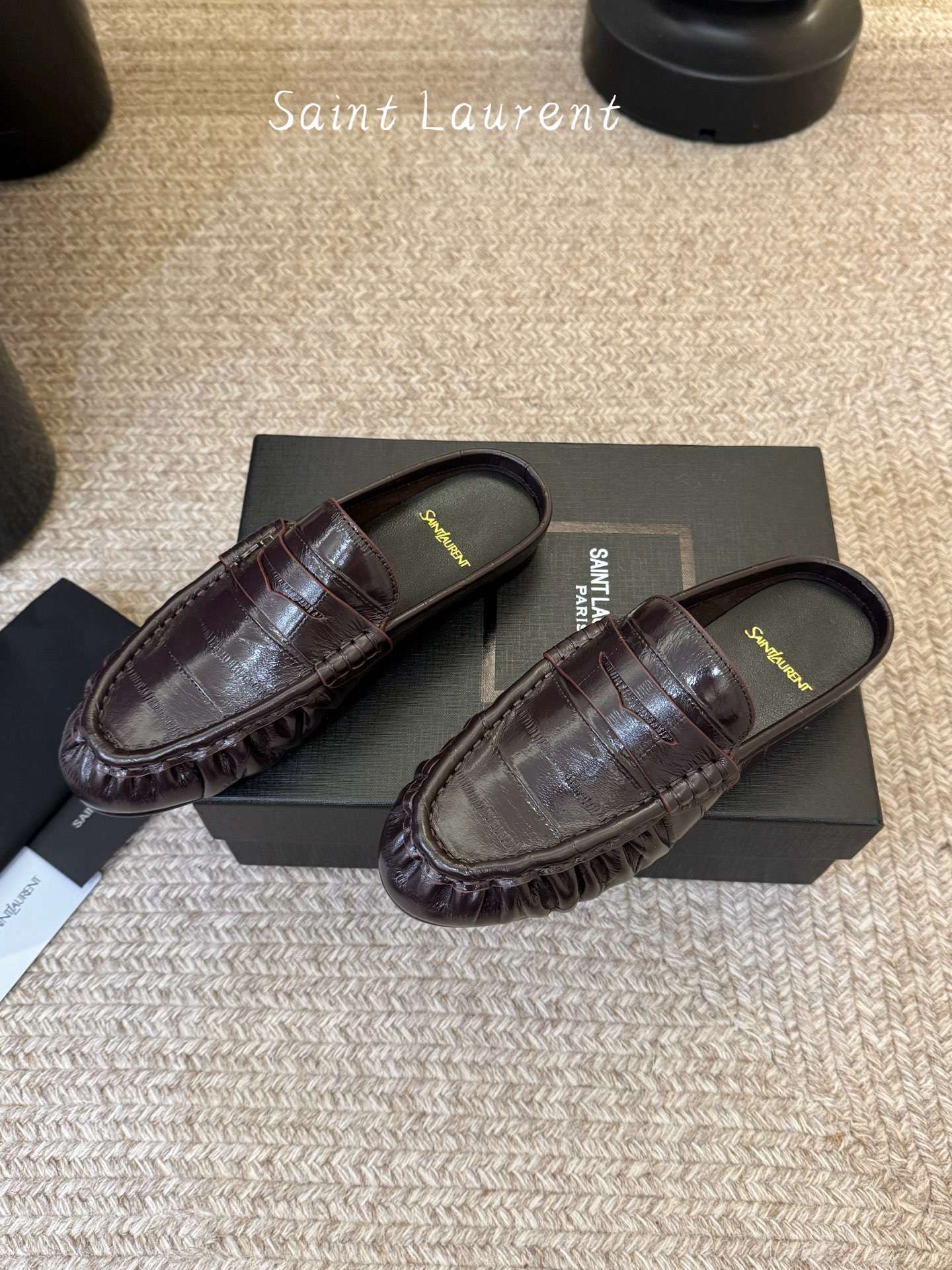 생로랑(SAINT LAURENT) 카프 레더 페니 백리스 로퍼 신발