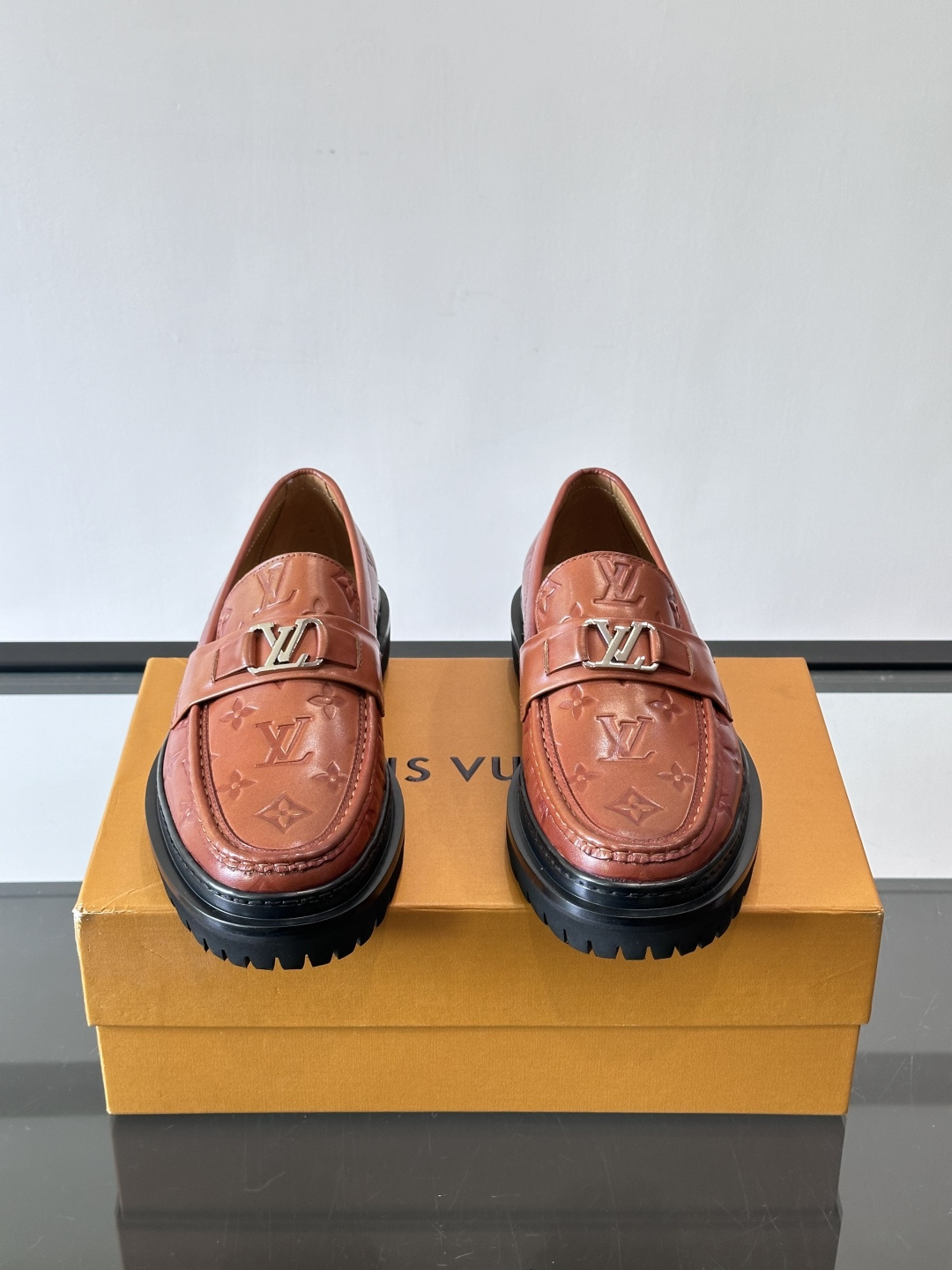 [Louis Vuitton] LV 루이비통 모노그램 레더 로퍼 구두 신발