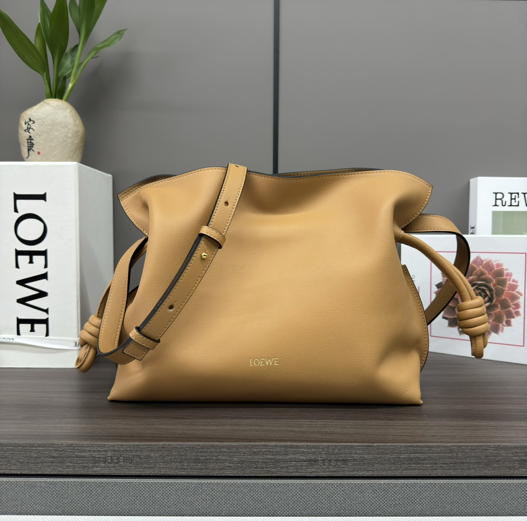 LOEWE 로에베 Flamenco 플라멩코 나파 카프스킨 숄더/클러치백 (미디엄) 가방 / 262386