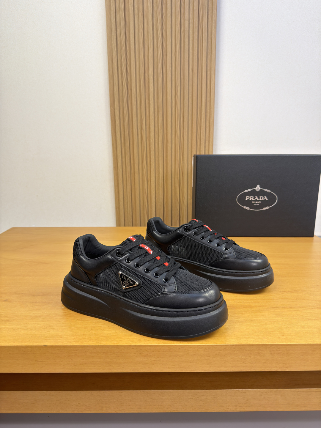 PRADA 프라다 나파 가죽 & 캔버스 스니커즈 신발