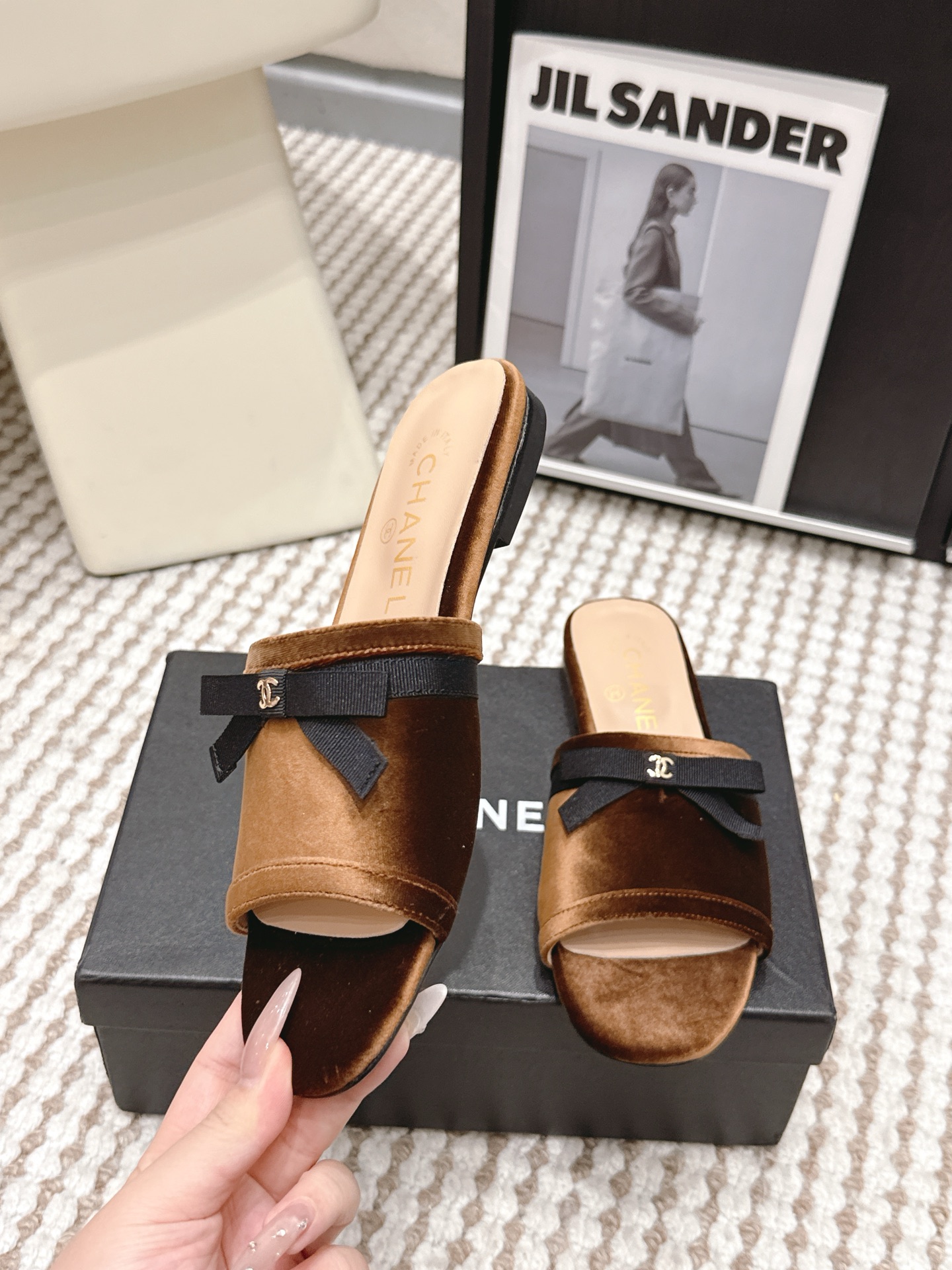 샤넬(CHANEL) 리본 장식 오픈토 슬리퍼 신발