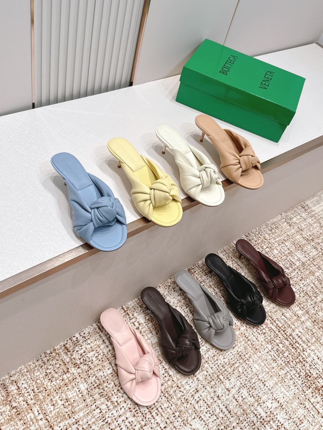 보테가 베네타(BOTTEGA VENETA) 체리 트위스트 뮬 힐 신발