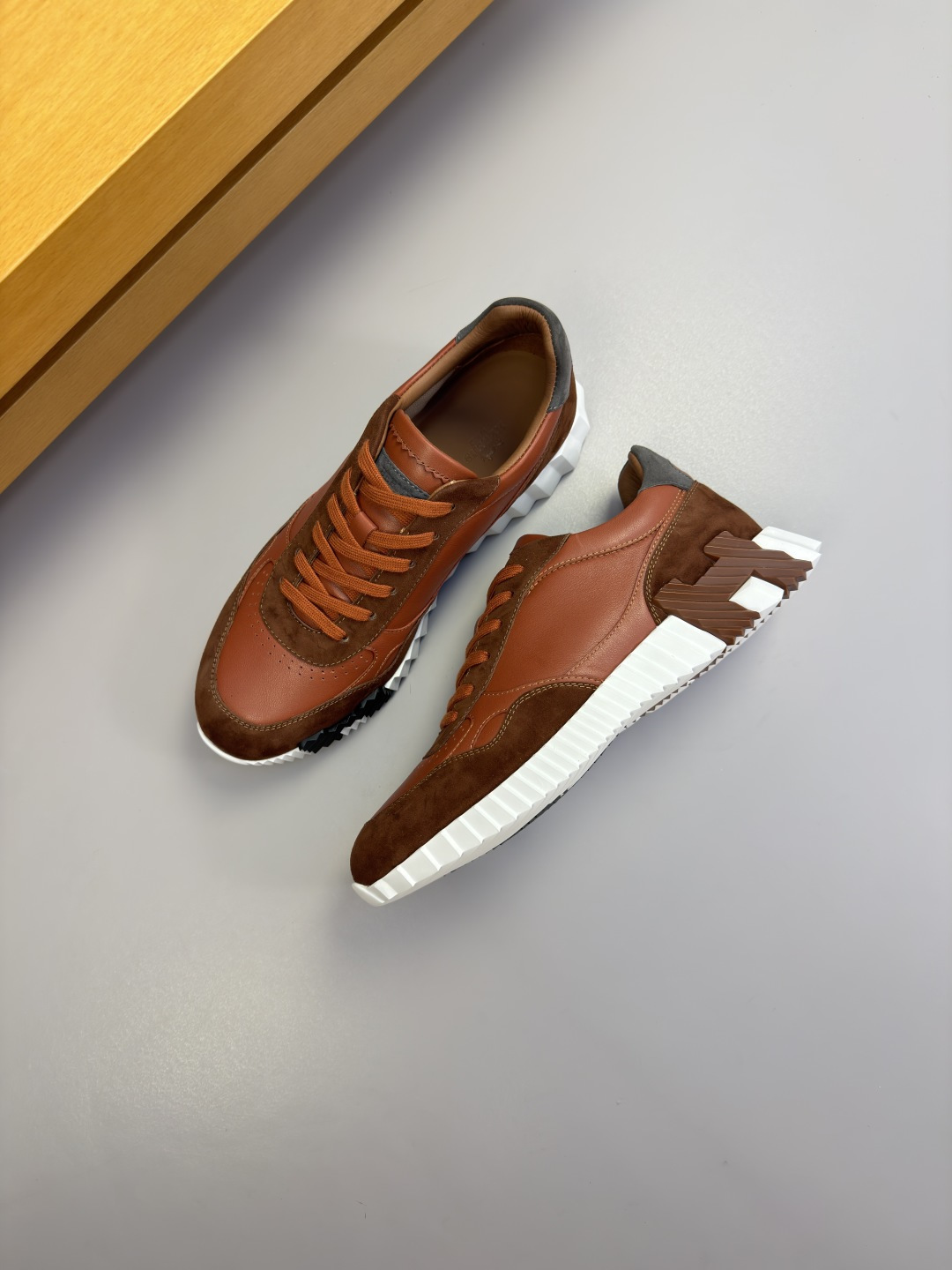 [Hermes] 에르메스 타공 나파 레더 스니커즈 신발