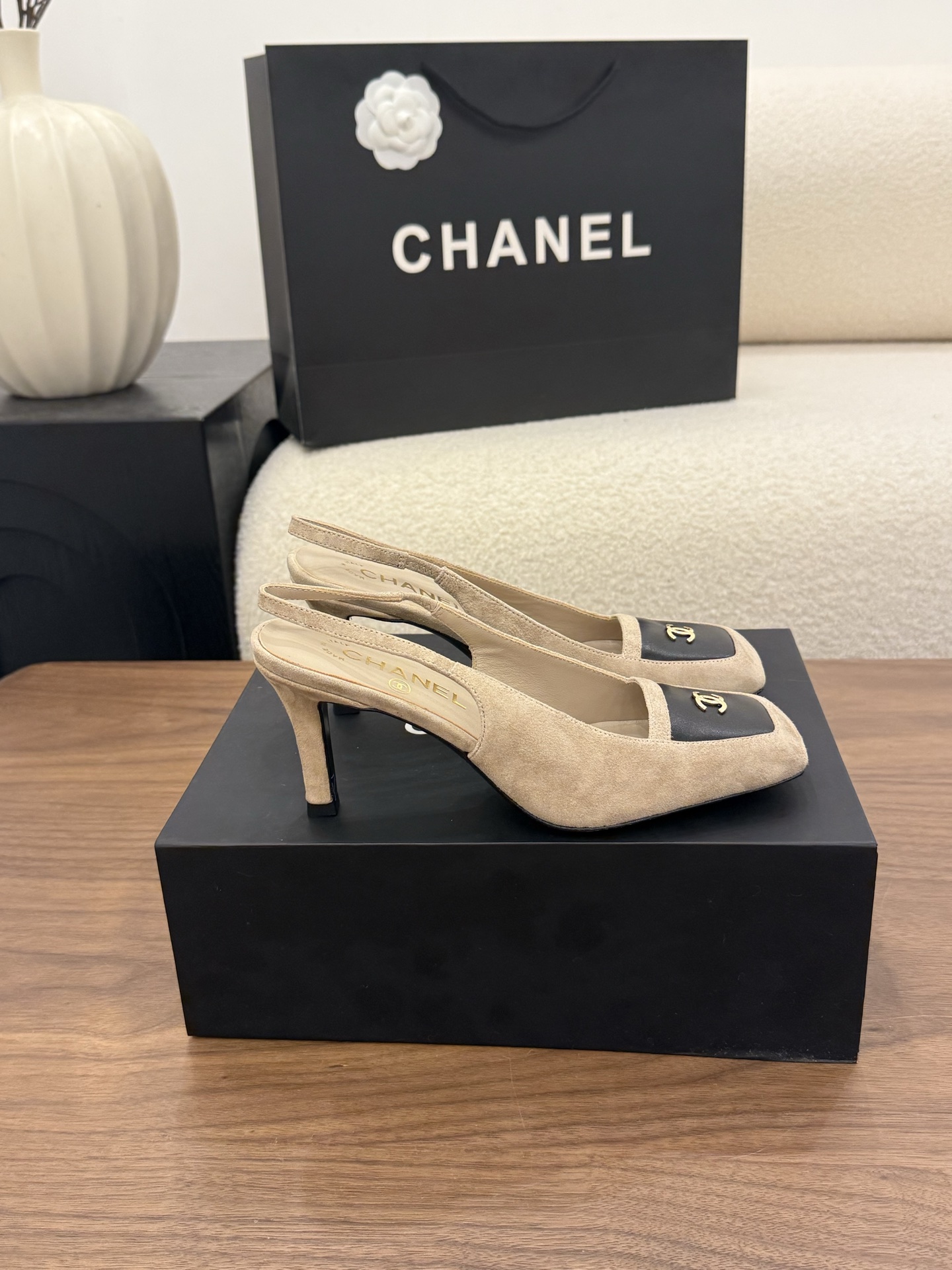 샤넬(CHANEL) 배색 스퀘어토 슬링백 힐 신발