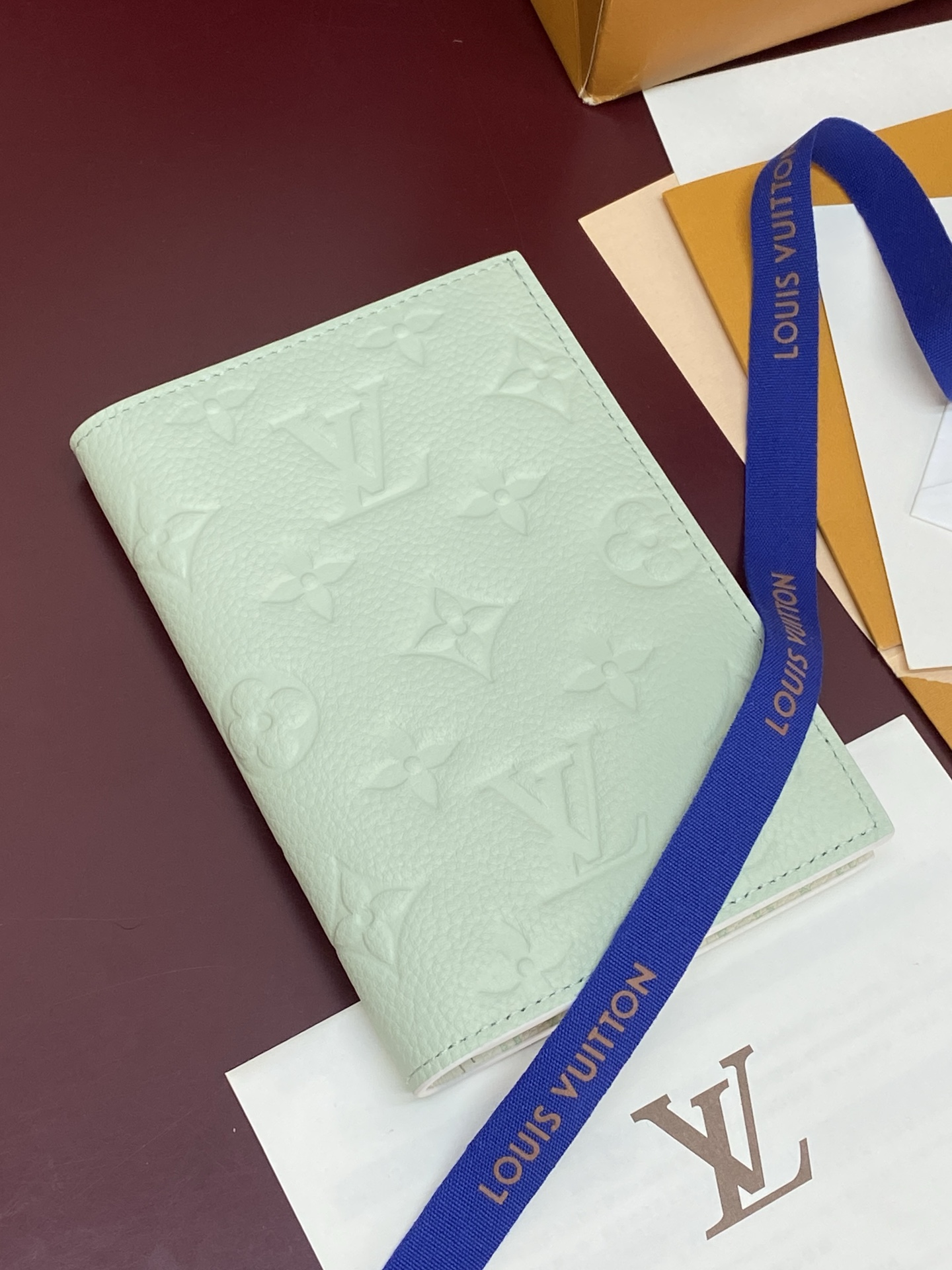 [Louis Vuitton] LV 루이비통 엠프레인 하이 섬머 패스포트 홀더 여권 지갑 M2A003