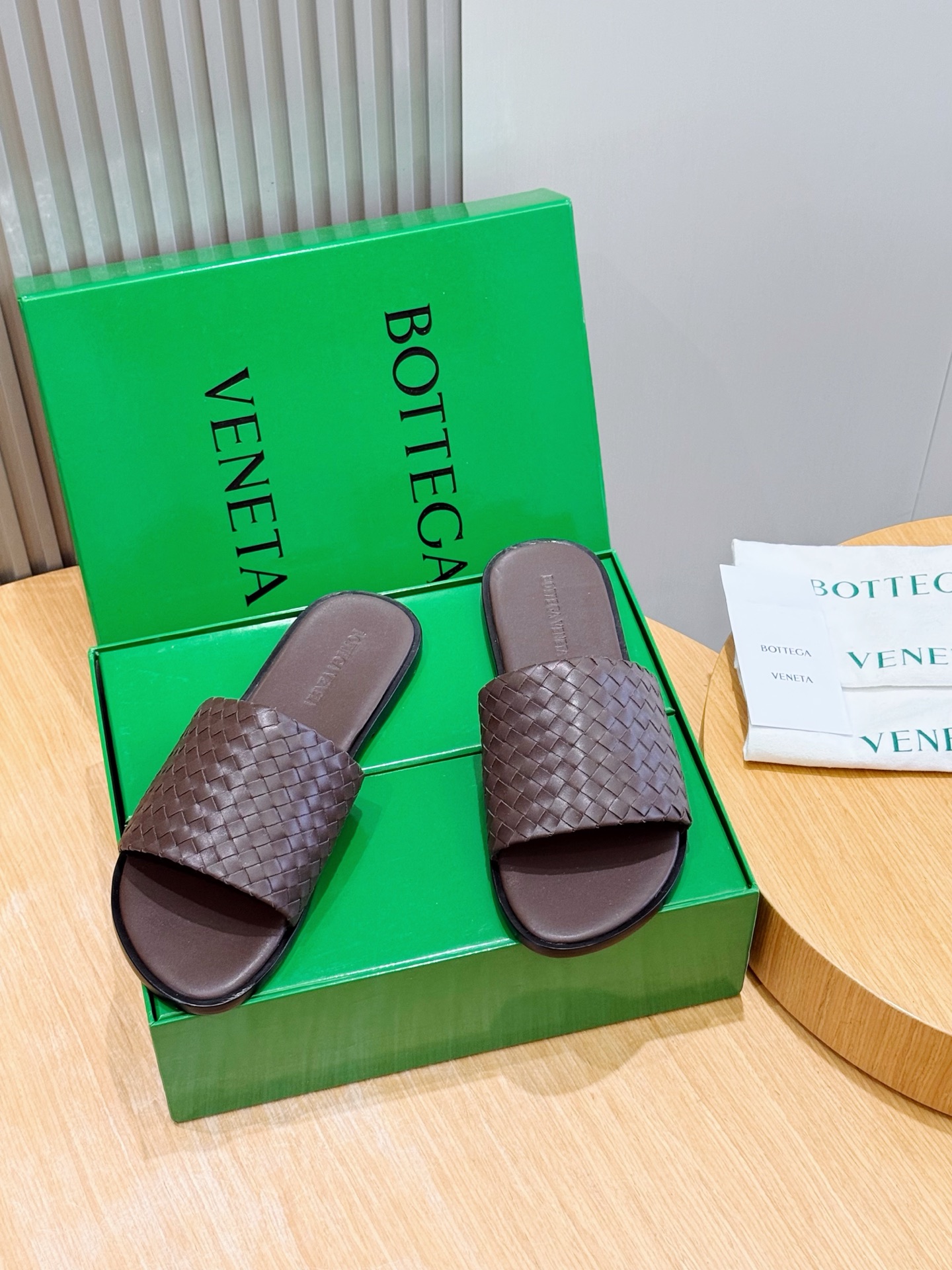 [Bottega Veneta] BV 보테가 베네타 맨즈 웨이브 인트레치아토 레더 슬라이드 슬리퍼 신발