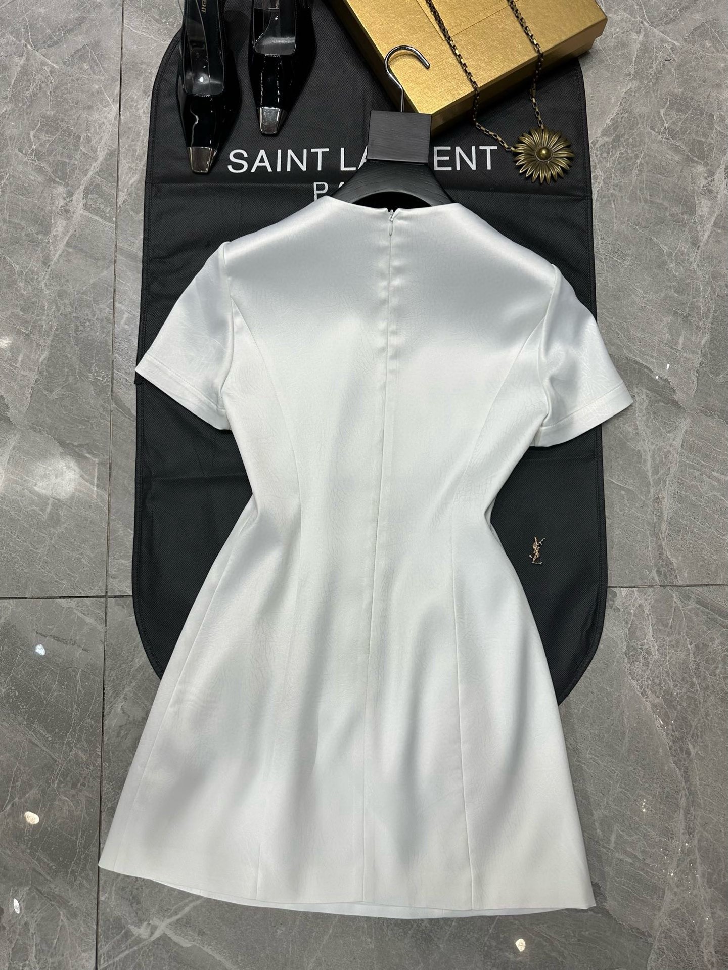 [Saint Laurent] YSL 생로랑 텍스처드 레더 이펙트 A라인 미니 원피스 의류