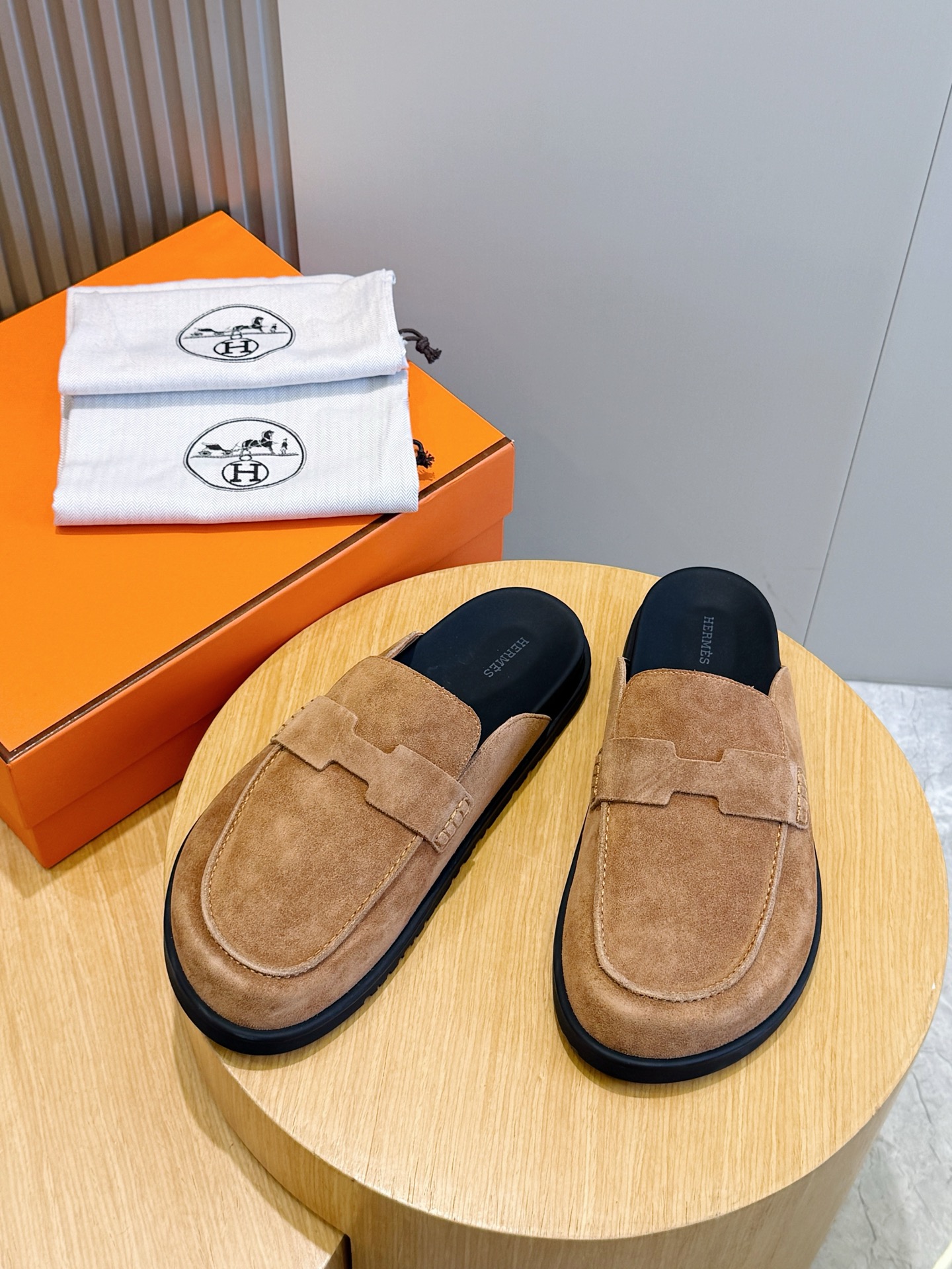 Hermes 에르메스 H 로고 스웨이드 뮬 슬리퍼 신발
