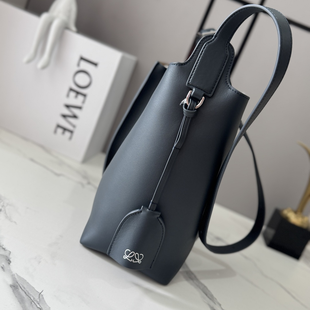 LOEWE 로에베 미디움 스무스 Bilbao 빌바오 트라페즈 버킷 백 가방