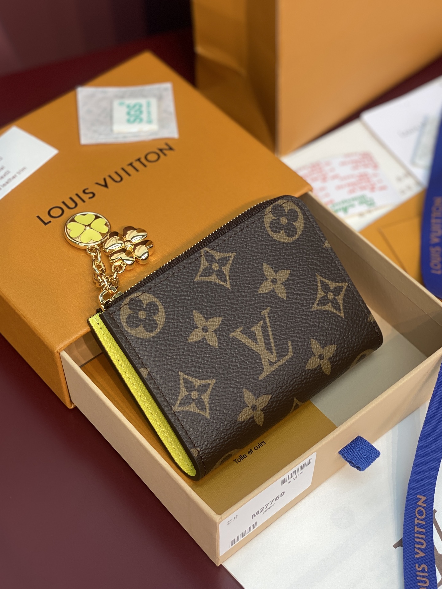 [Louis Vuitton] LV 루이비통 모노그램 Noa 노아 지퍼 코인 퍼스 (레몬 옐로우) 지갑