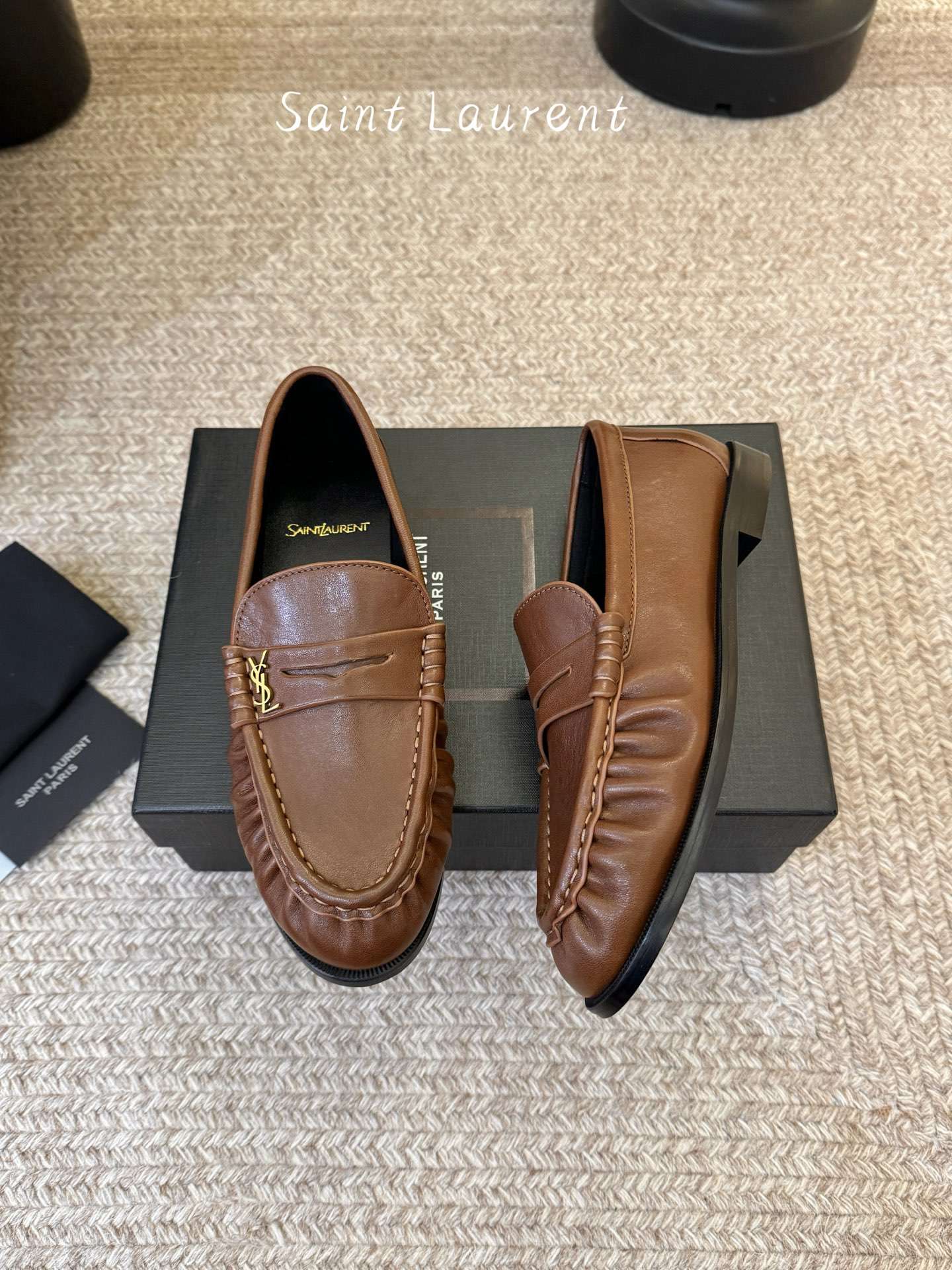 생로랑(SAINT LAURENT) 카프 레더 페니 로퍼 신발