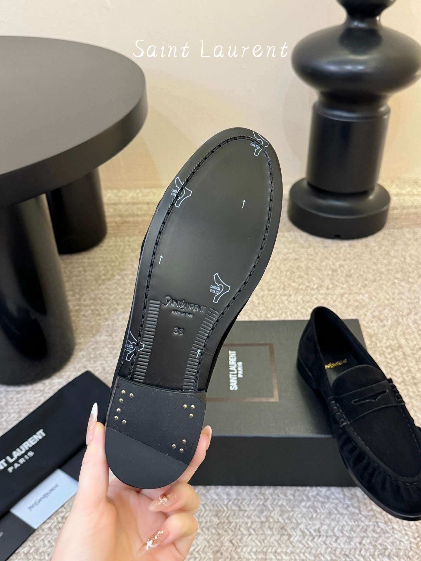생로랑(SAINT LAURENT) 카프 레더 페니 로퍼 신발
