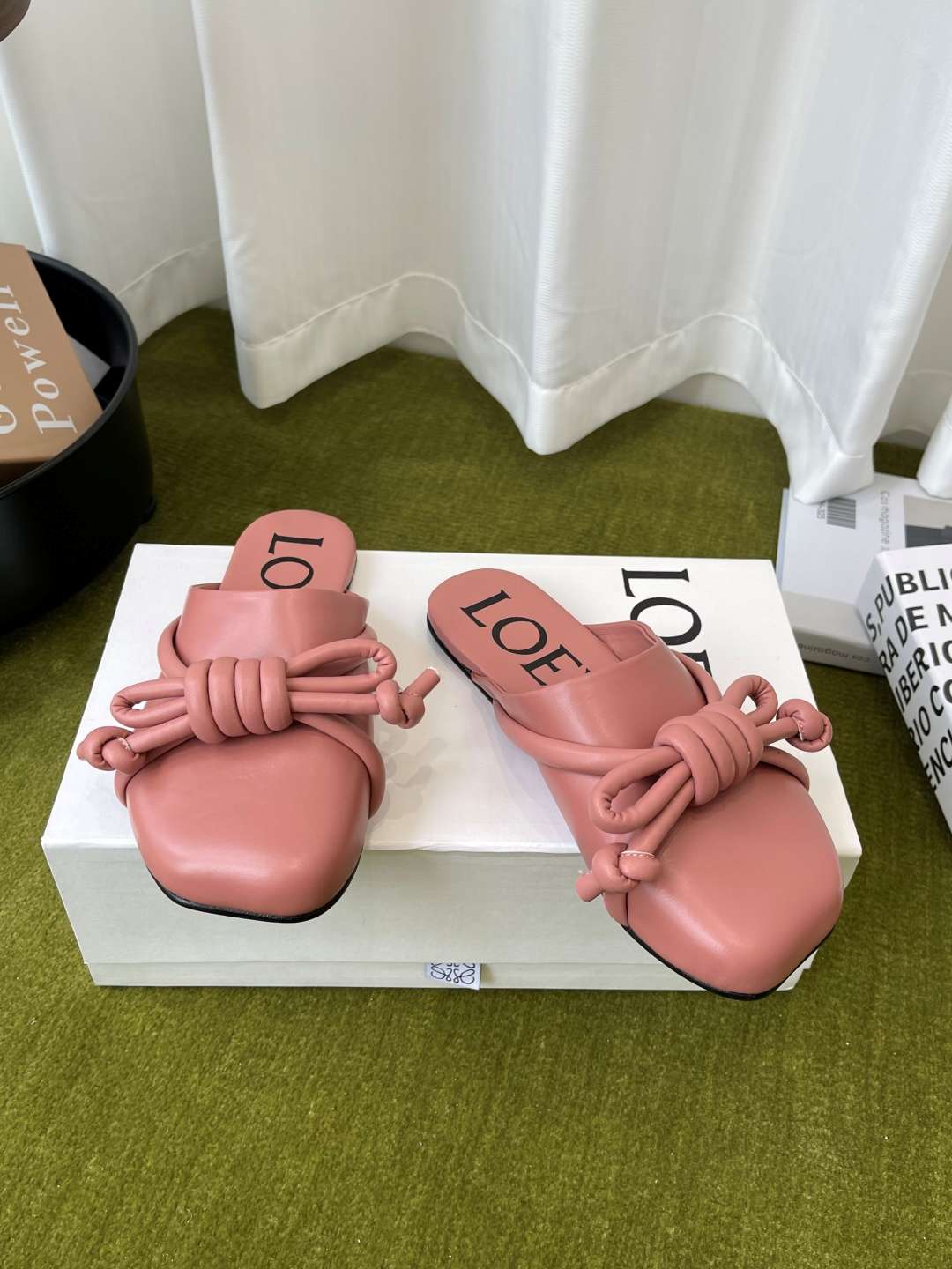 로에베(LOEWE) 매듭 스트랩 백리스 슬리퍼 신발