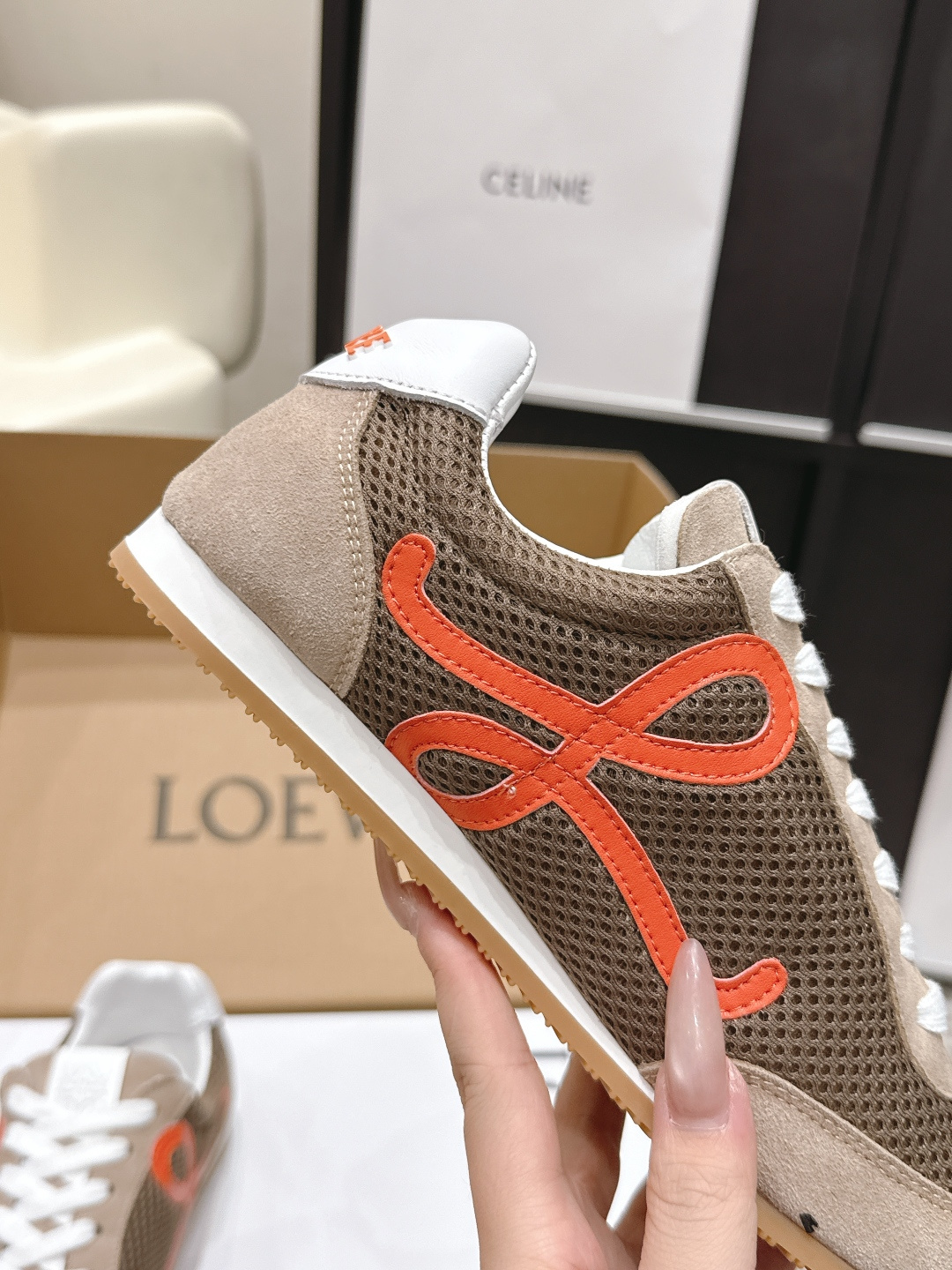 로에베(LOEWE) 스웨이드 메시 러너 스니커즈 신발