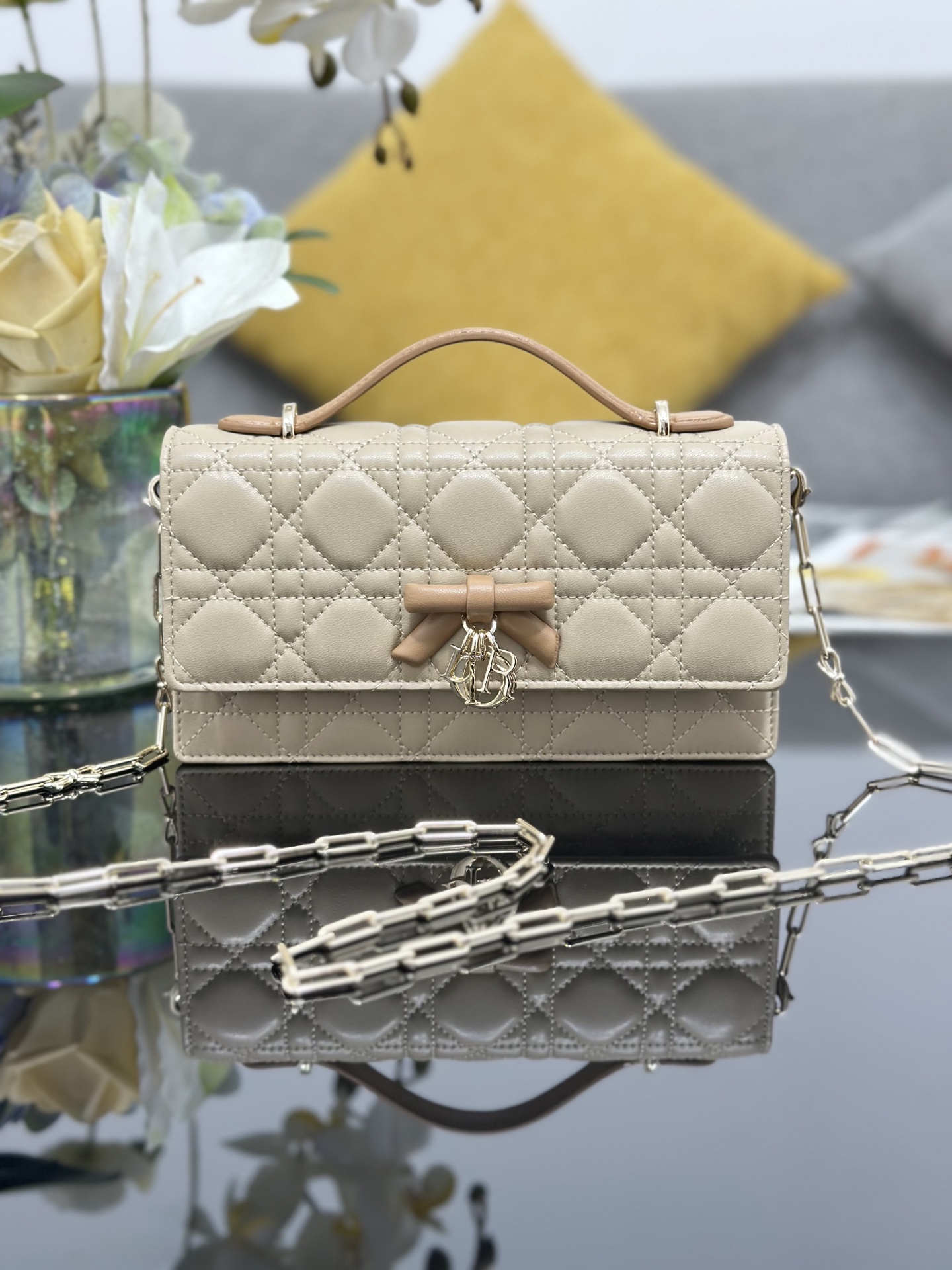 [Dior] 디올 미스 디올(Miss Dior) 보우 램스킨 탑핸들 체인 파우치 (WOC) 가방