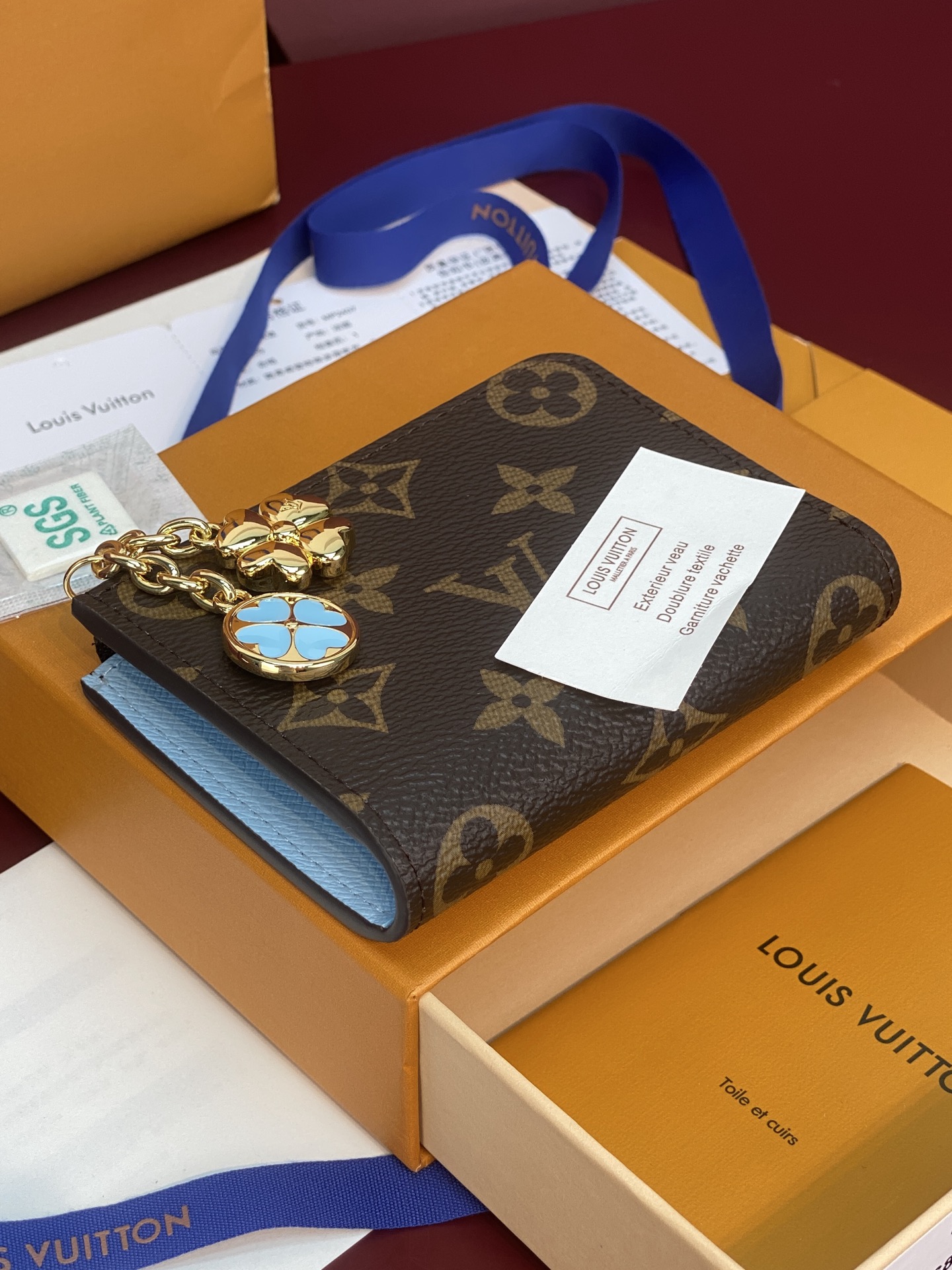 [Louis Vuitton] LV 루이비통 모노그램 노아 지퍼 코인 퍼스 (스카이 블루) 지갑