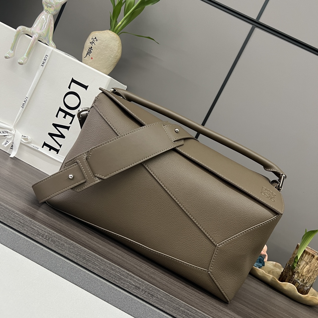 Loewe Puzzle Edge 로에베 퍼즐 라지 백 가방