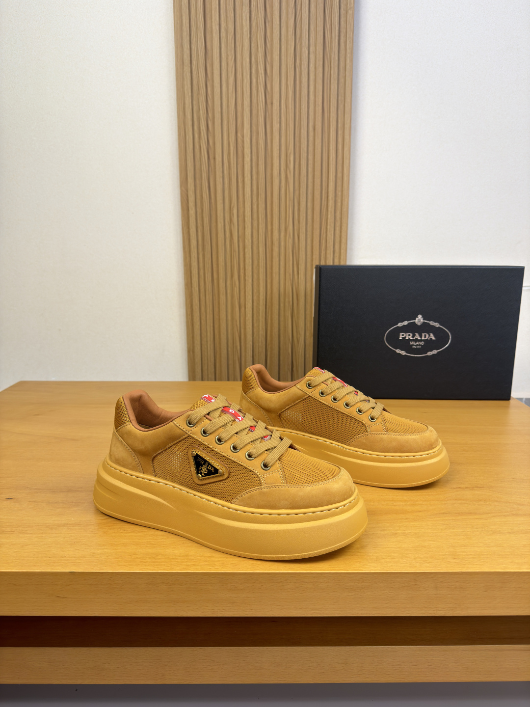 PRADA 프라다 나파 가죽 & 캔버스 스니커즈 신발