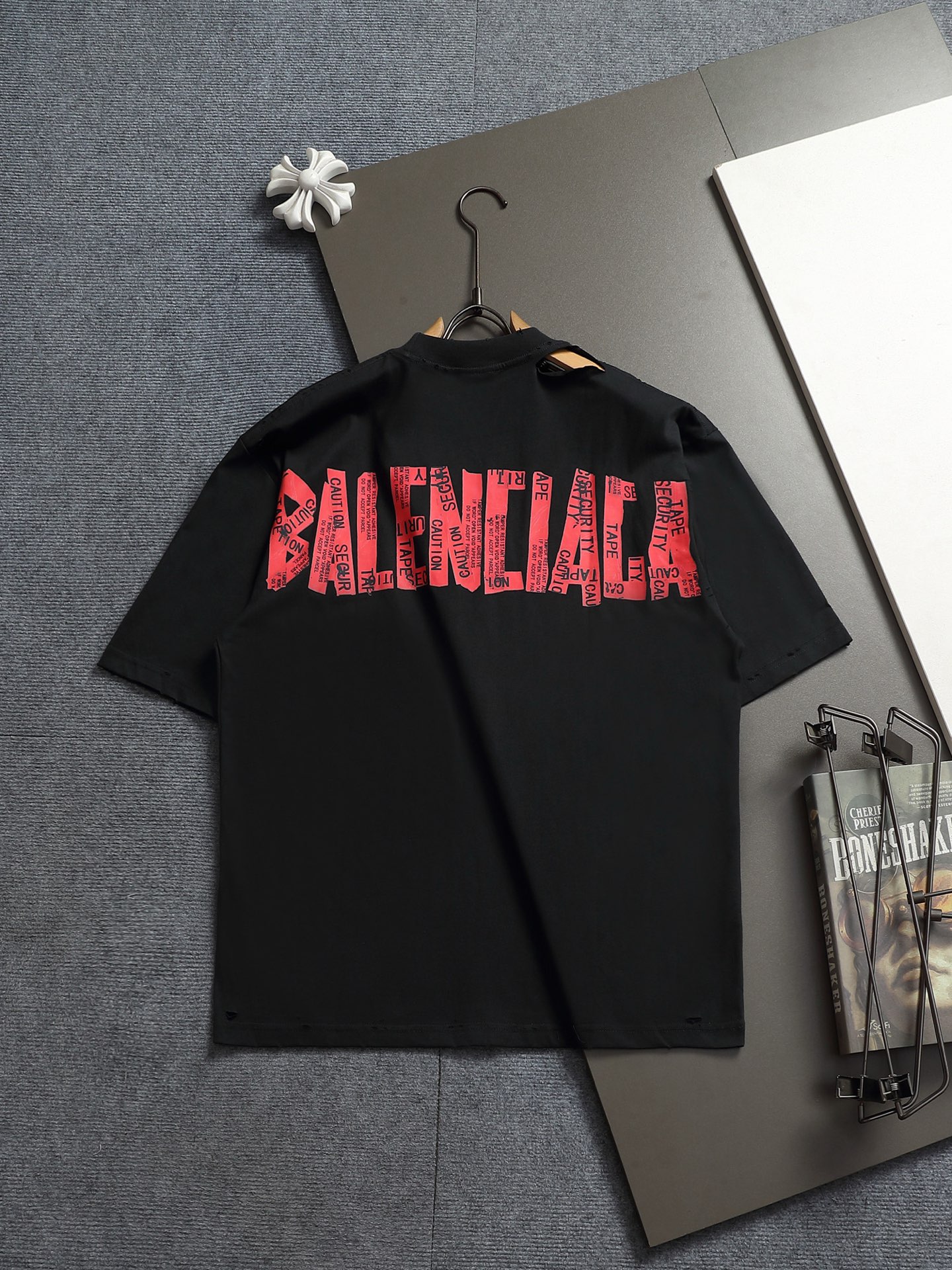 발렌시아가(BALENCIAGA) 테이프 프린팅 워싱 반팔 티셔츠 상의 의류