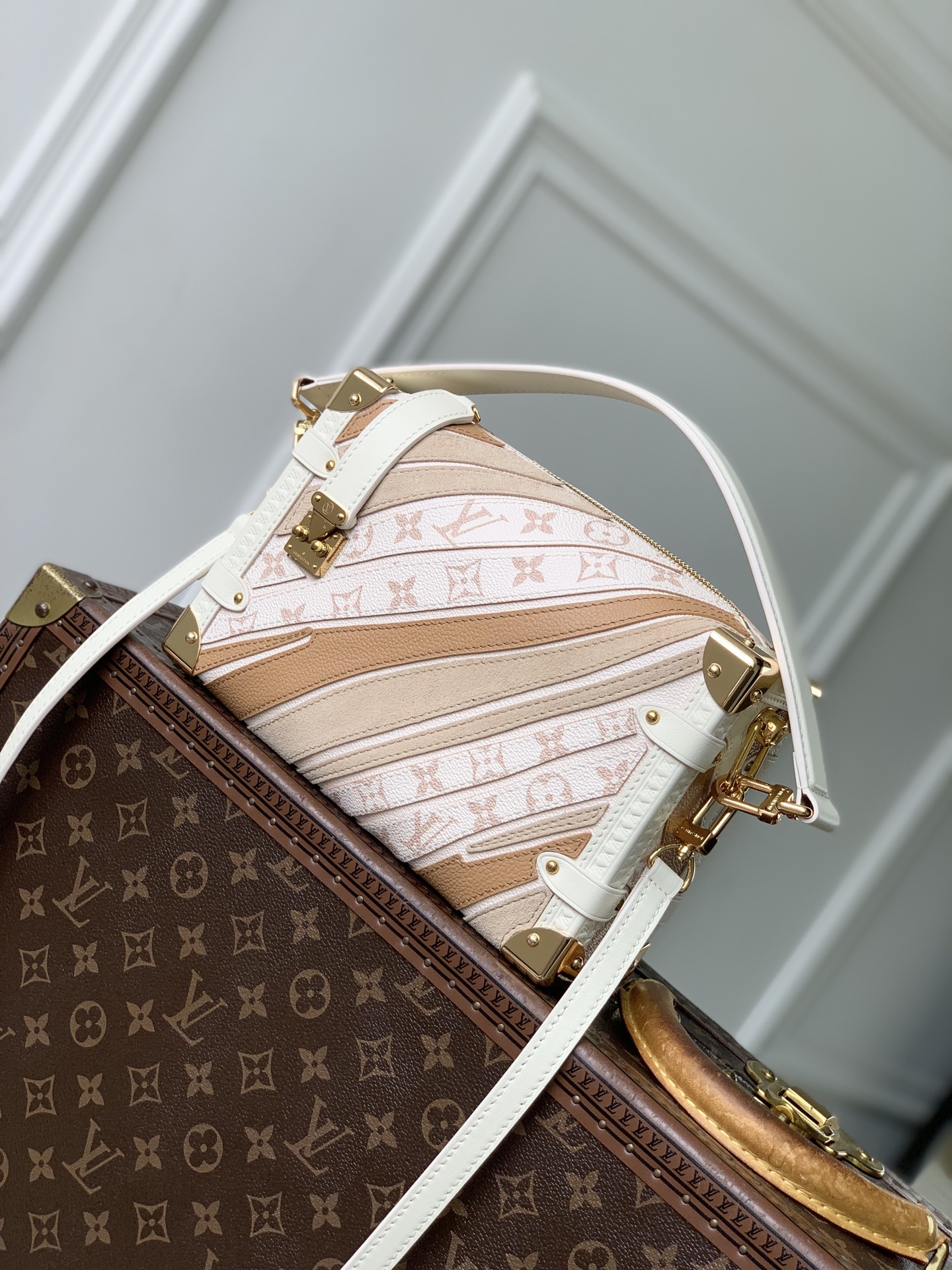 LOUIS VUITTON LV M29666 루이비통 사이드 트렁크 미디엄 핸드백 (그레인 레더 & 모노그램 듄 캔버스) 가방