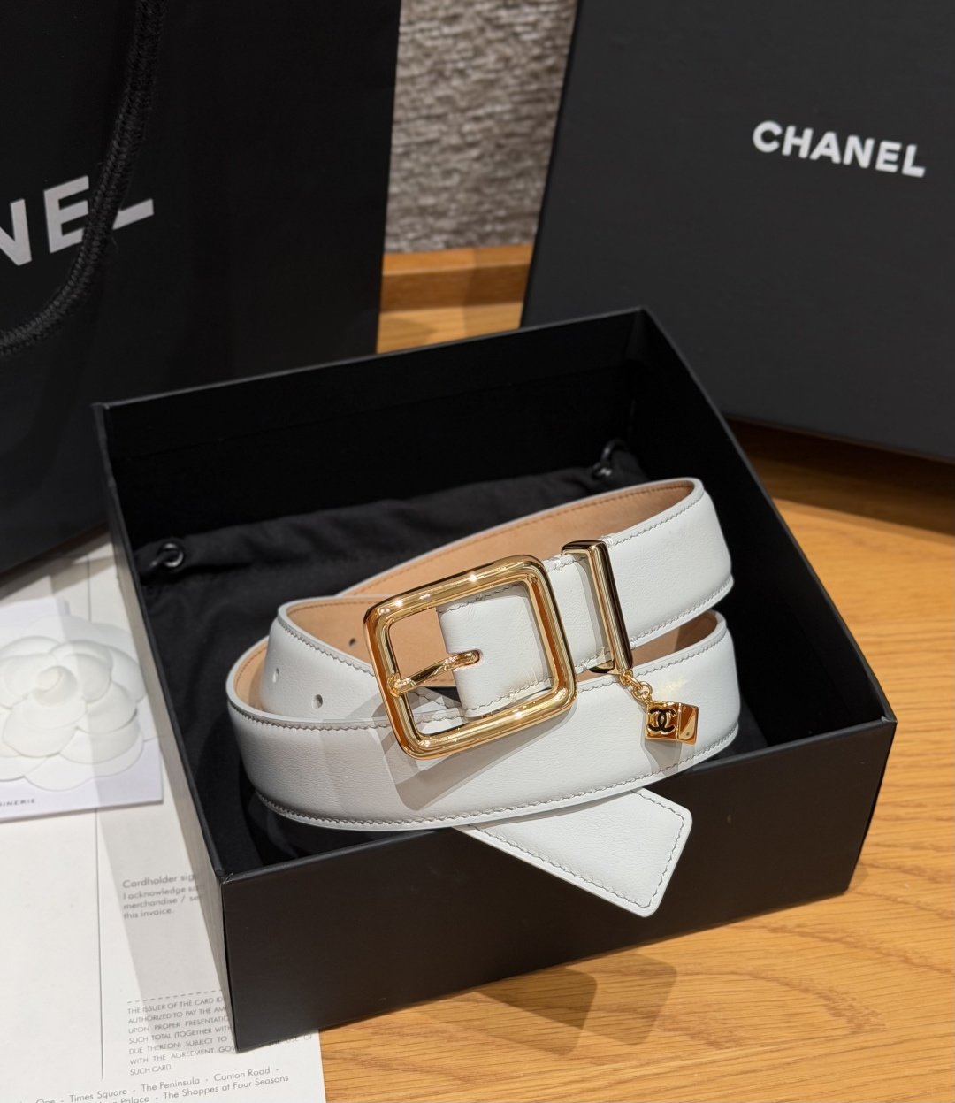 샤넬(CHANEL) 카프스킨 브라스 핀 골드 버클 벨트