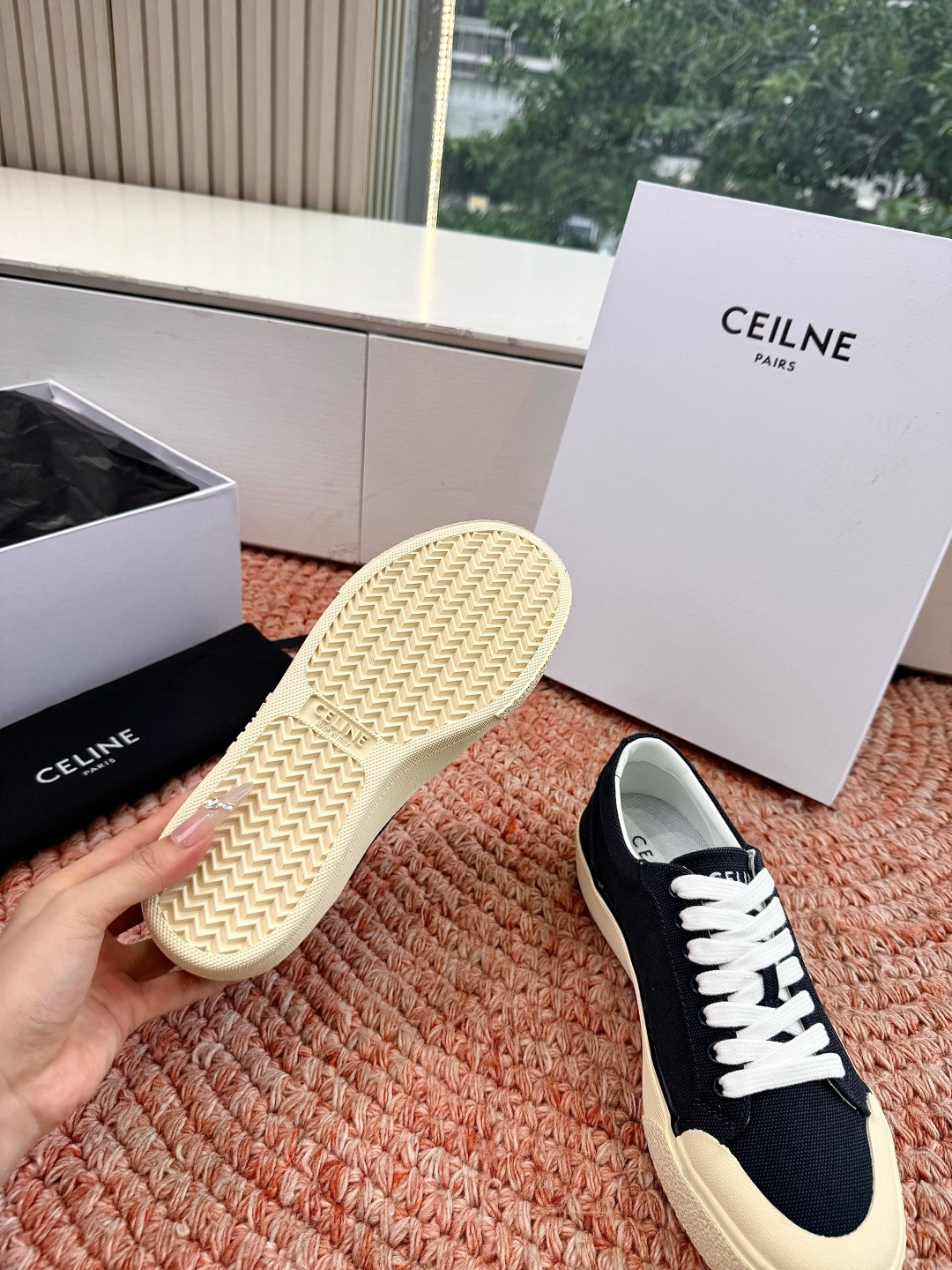 셀린느(CELINE) 트리오페 로고 플랫폼 캔버스 스니커즈 신발