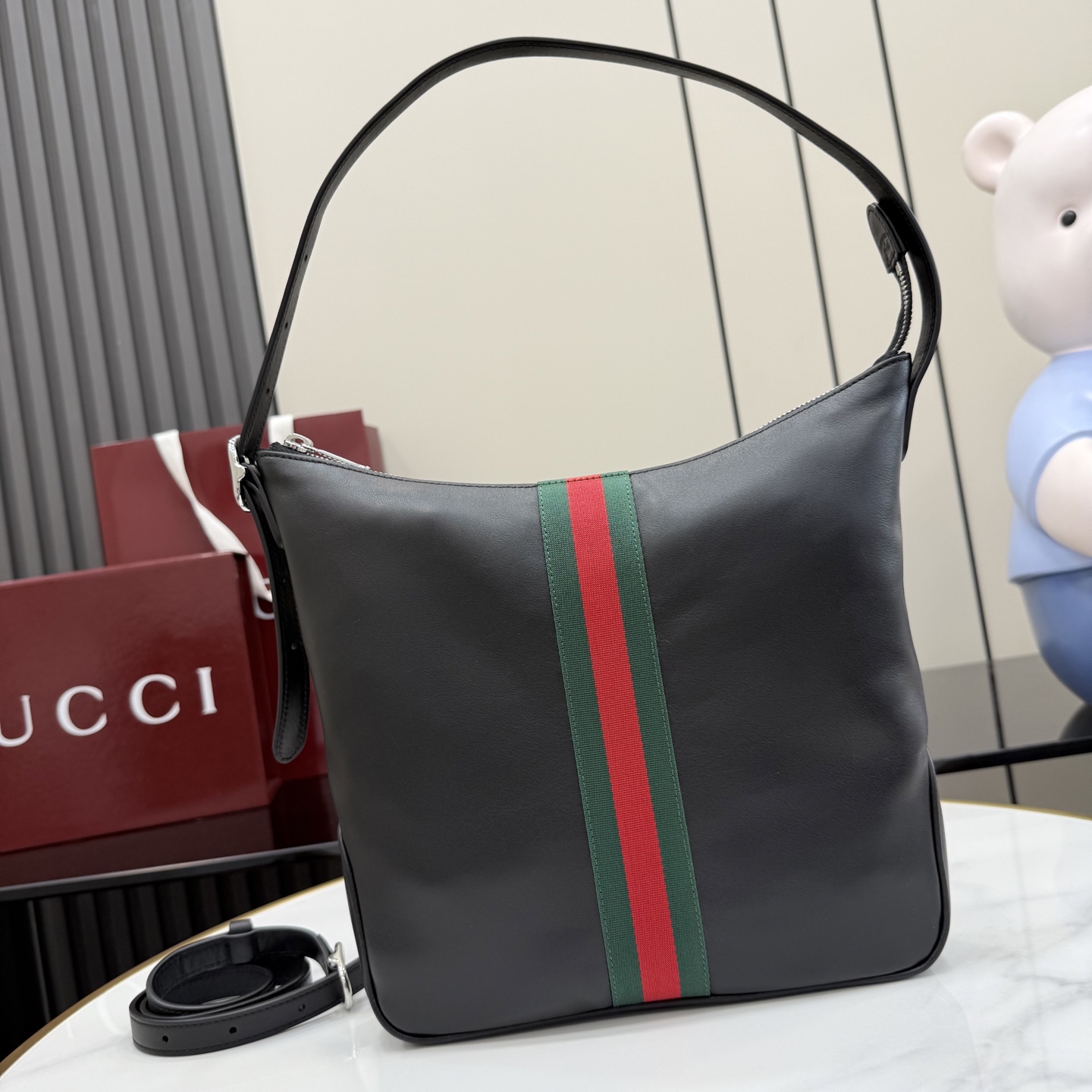 GUCCI 구찌 제너레이션 (Generation) 루네타(Lunetta) 백 - 블랙 램스킨 가방