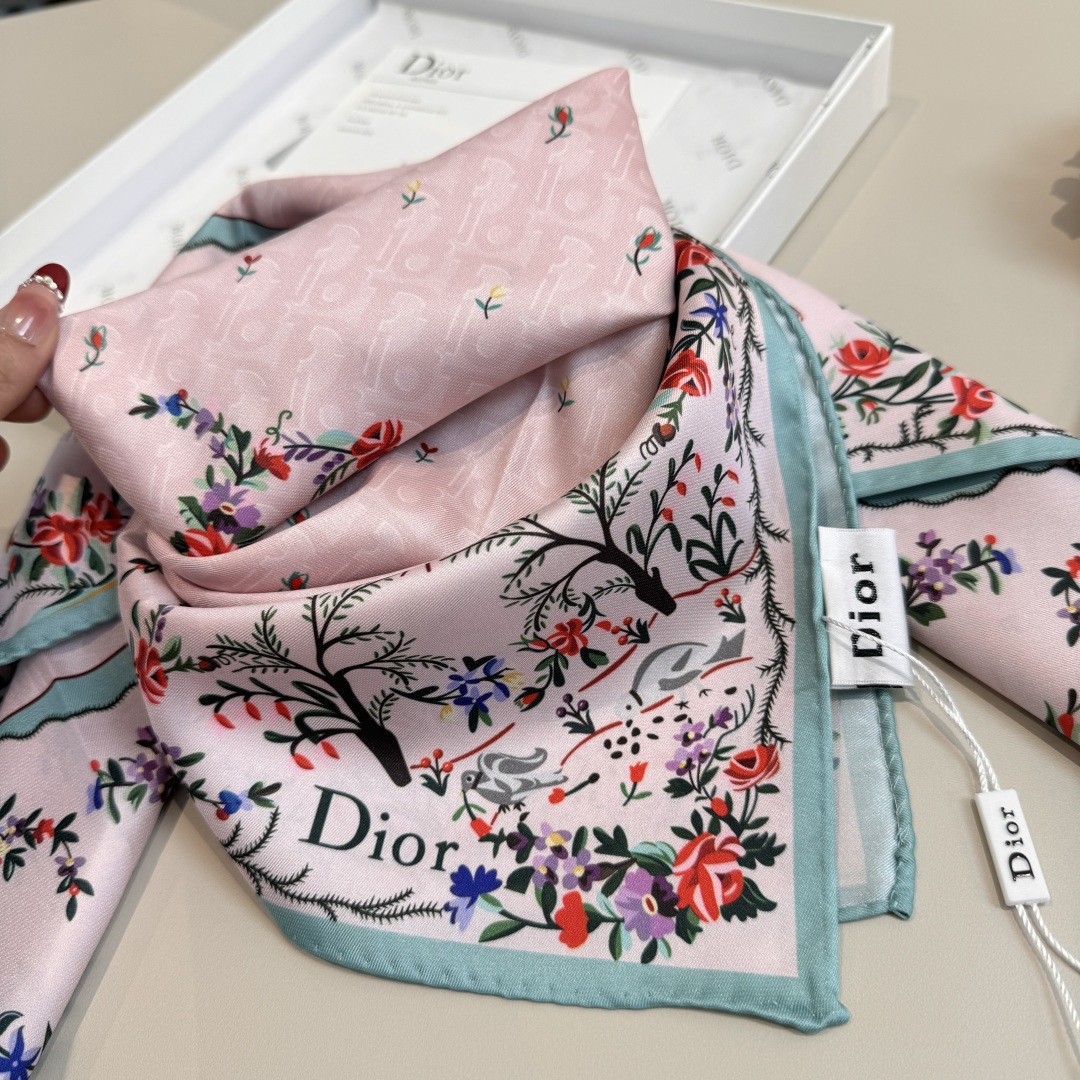 디올(DIOR) 디올아무르 플라워 실크 목도리 스카프