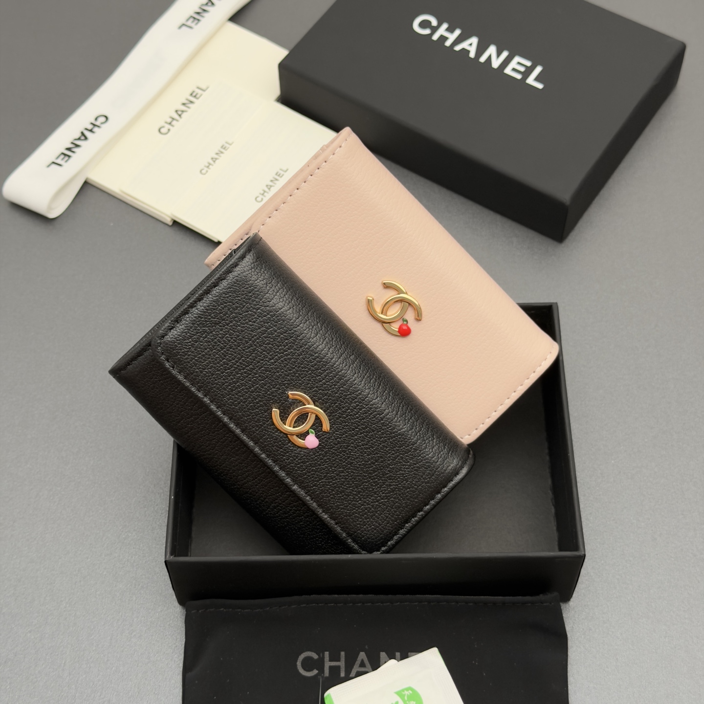 [Chanel] 샤넬 메탈 로고 스냅 카드 지갑