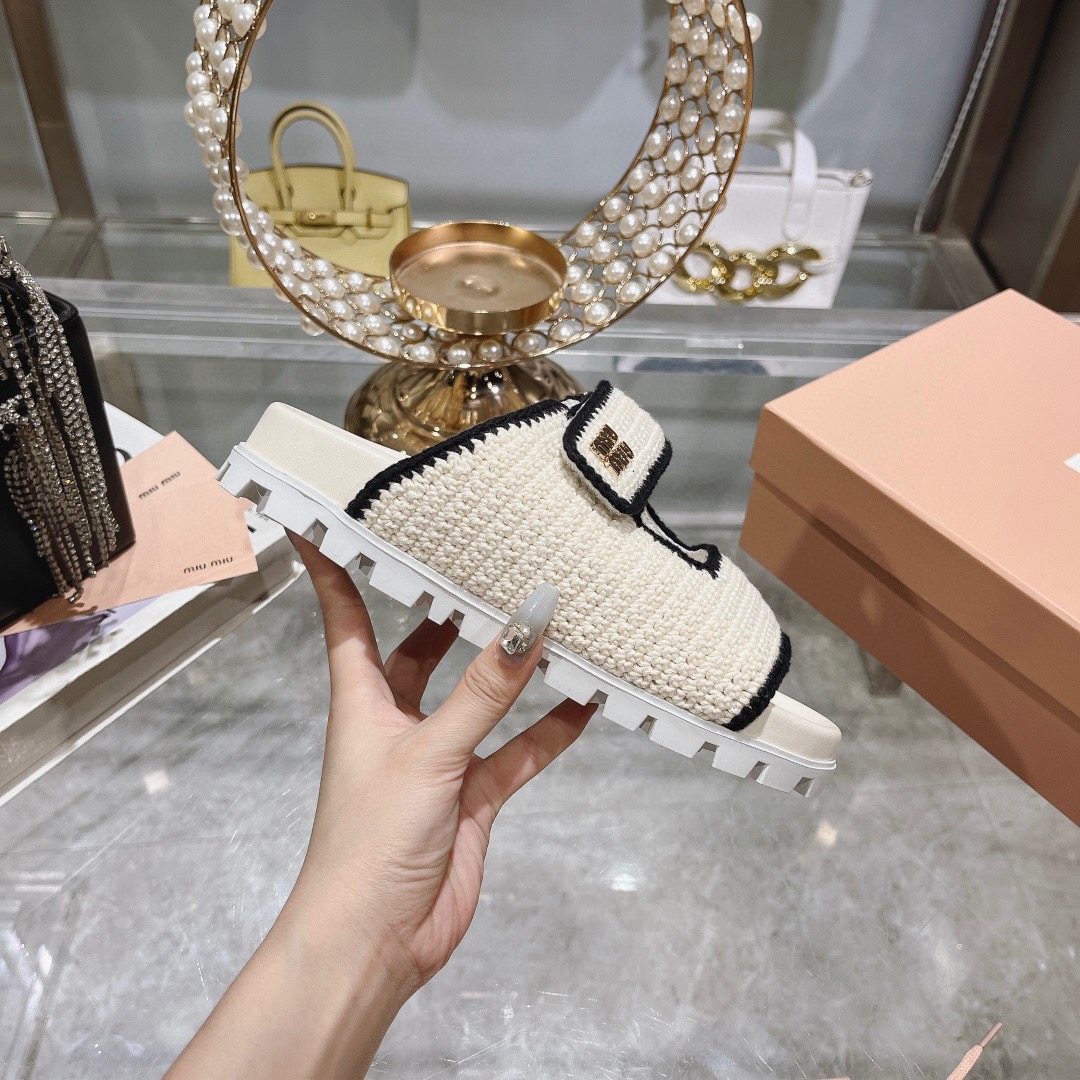 미우미우(MIU MIU) 투스트랩 우븐 플랫폼 슬리퍼 신발