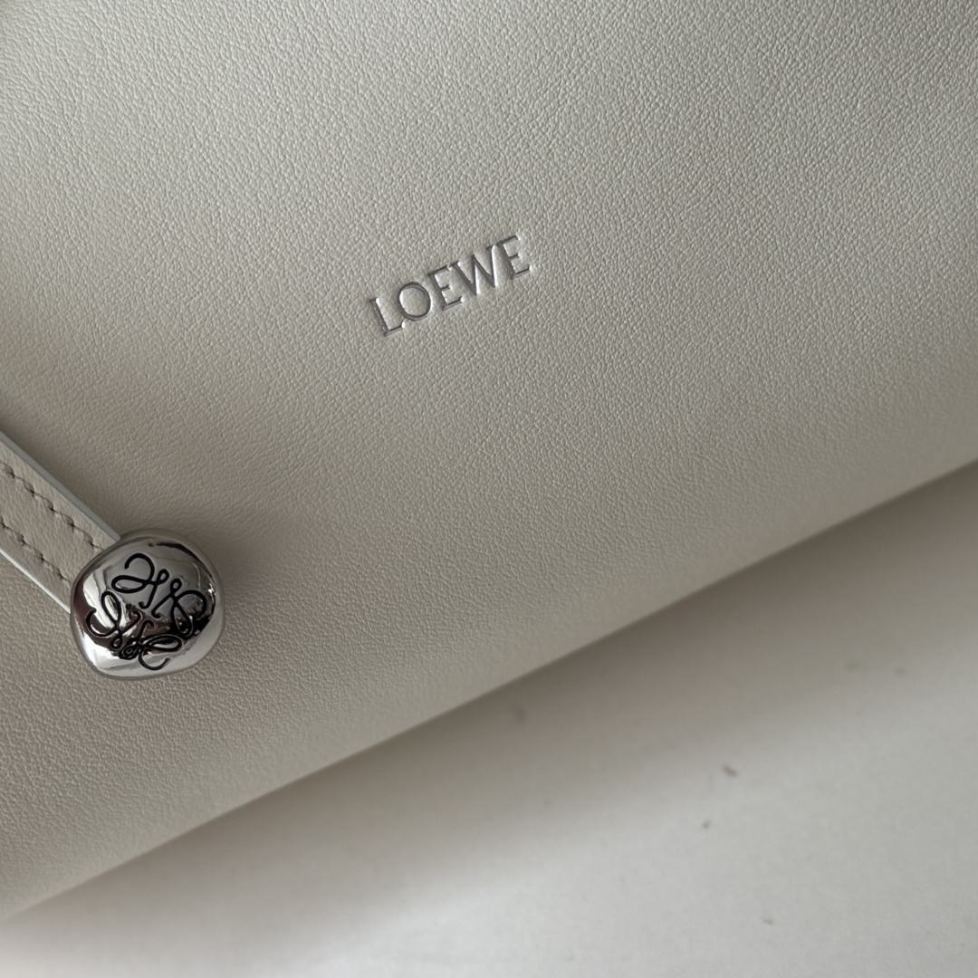 [LOEWE] 로에베 미니 스무스 카프스킨 스카프 백 가방 / BA604