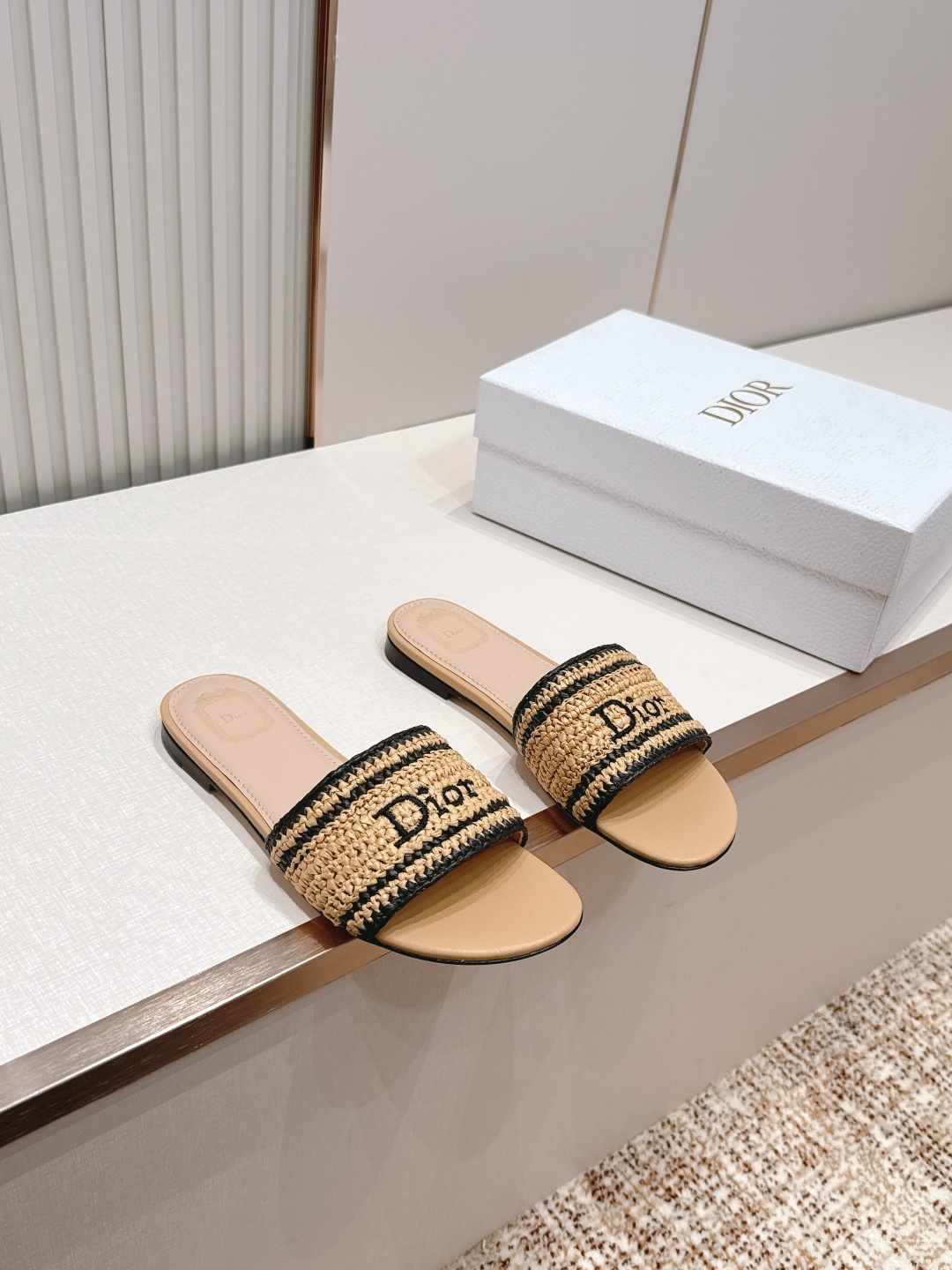 디올(DIOR) 라피아 위빙 슬라이드 샌들 신발